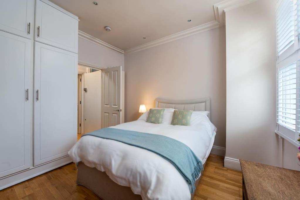 Pbc Duplex Three Bedroom In Fulham Oak