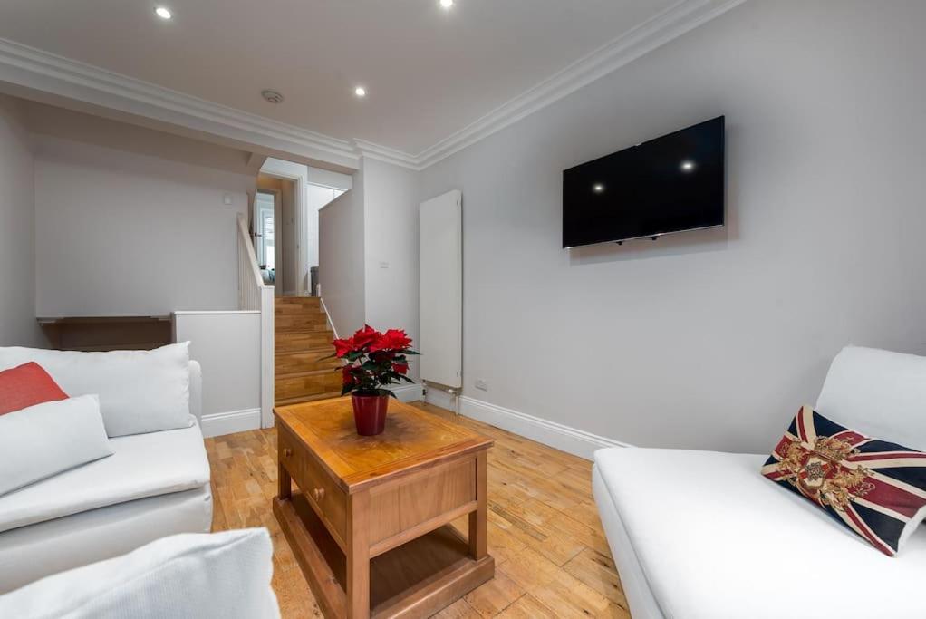 Pbc Duplex Three Bedroom In Fulham Oak London