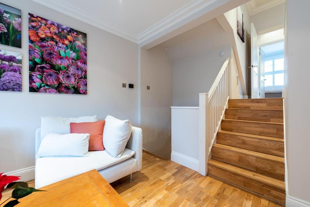 Apartment Pbc Duplex Three Bedroom In Fulham Oak London