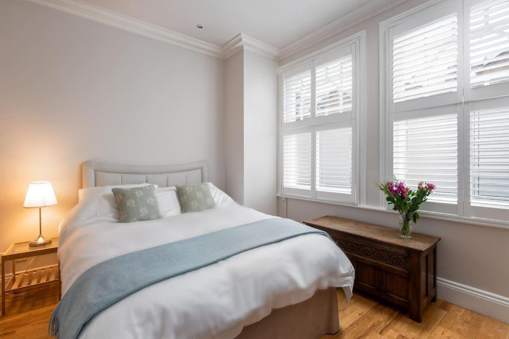 Pbc Duplex Three Bedroom In Fulham Oak Apartment *