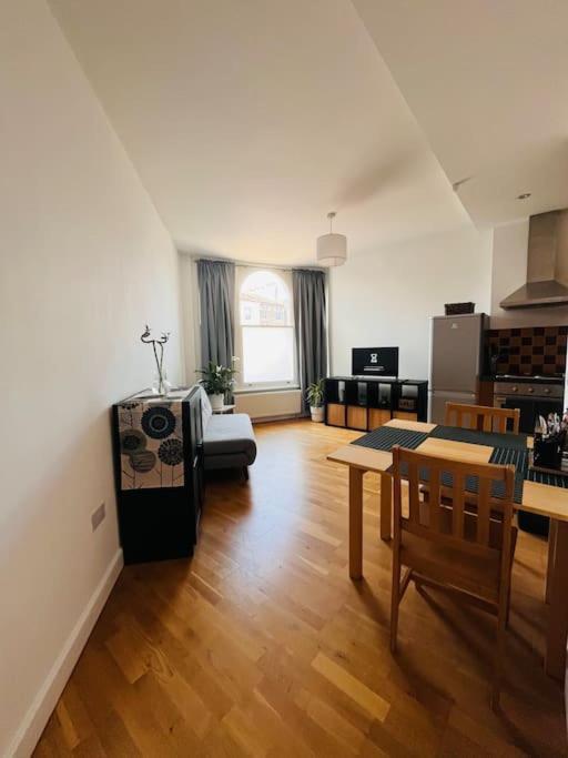 Charming 1 Bedroom Flat In Finsbury Park Apartment