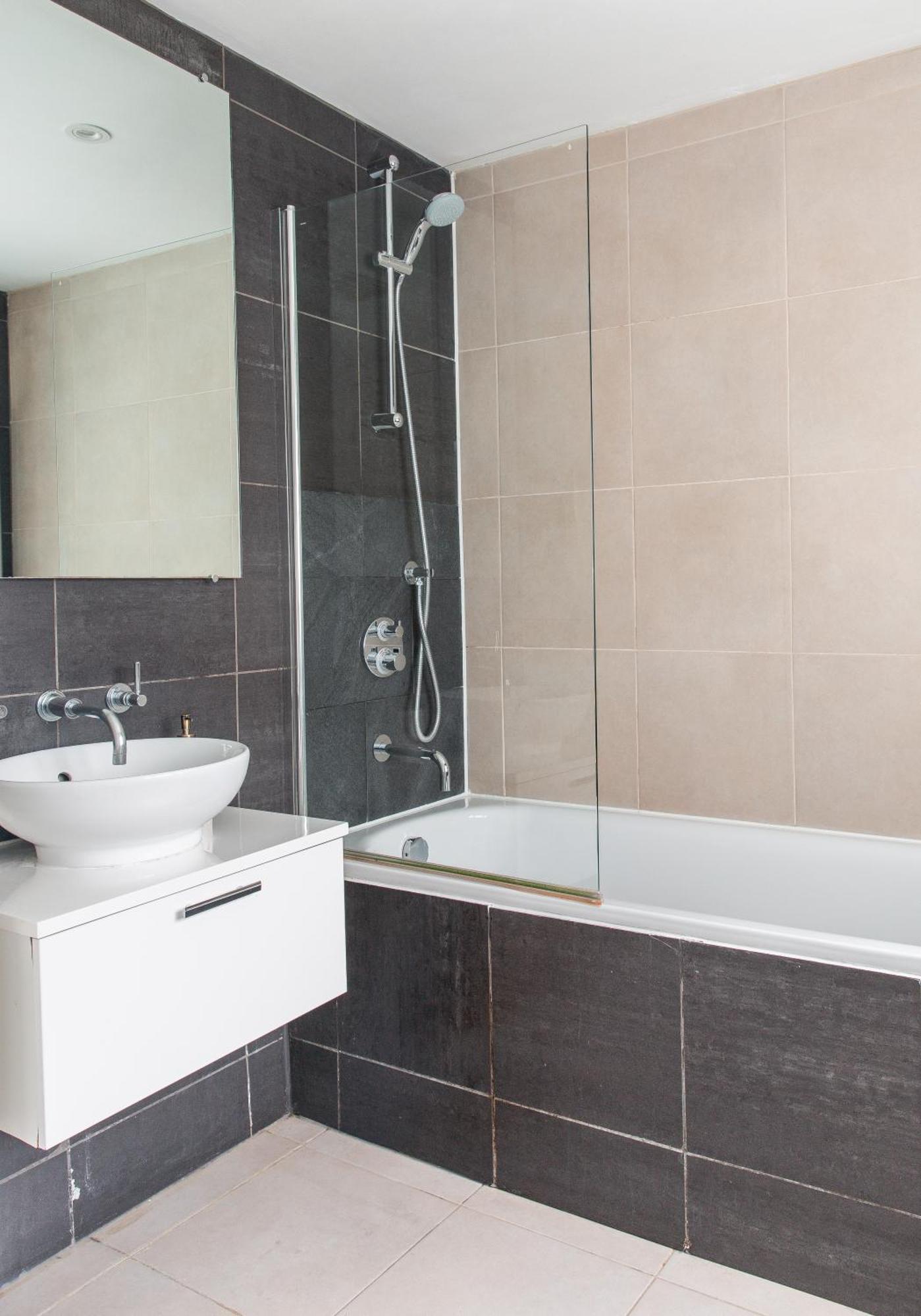 3 Bed- London- Private Garden Apartment