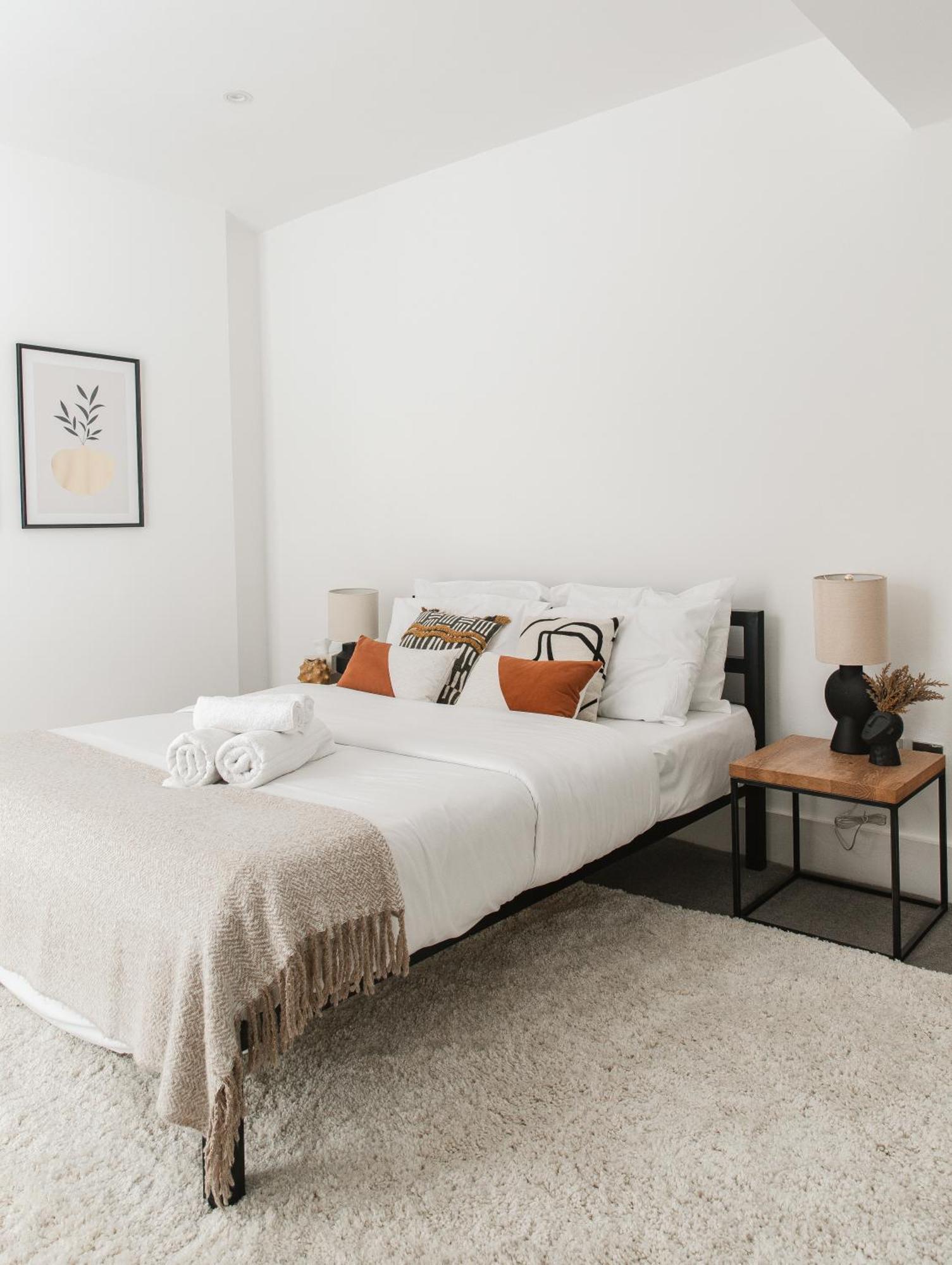 3 Bed- London- Private Garden Apartment *
