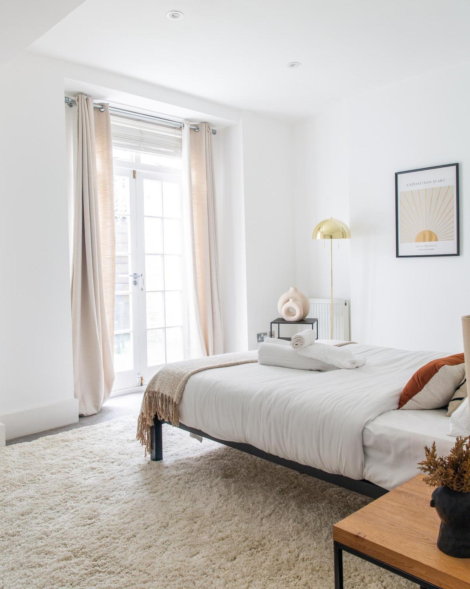 Apartment 3 Bed- London- Private Garden London