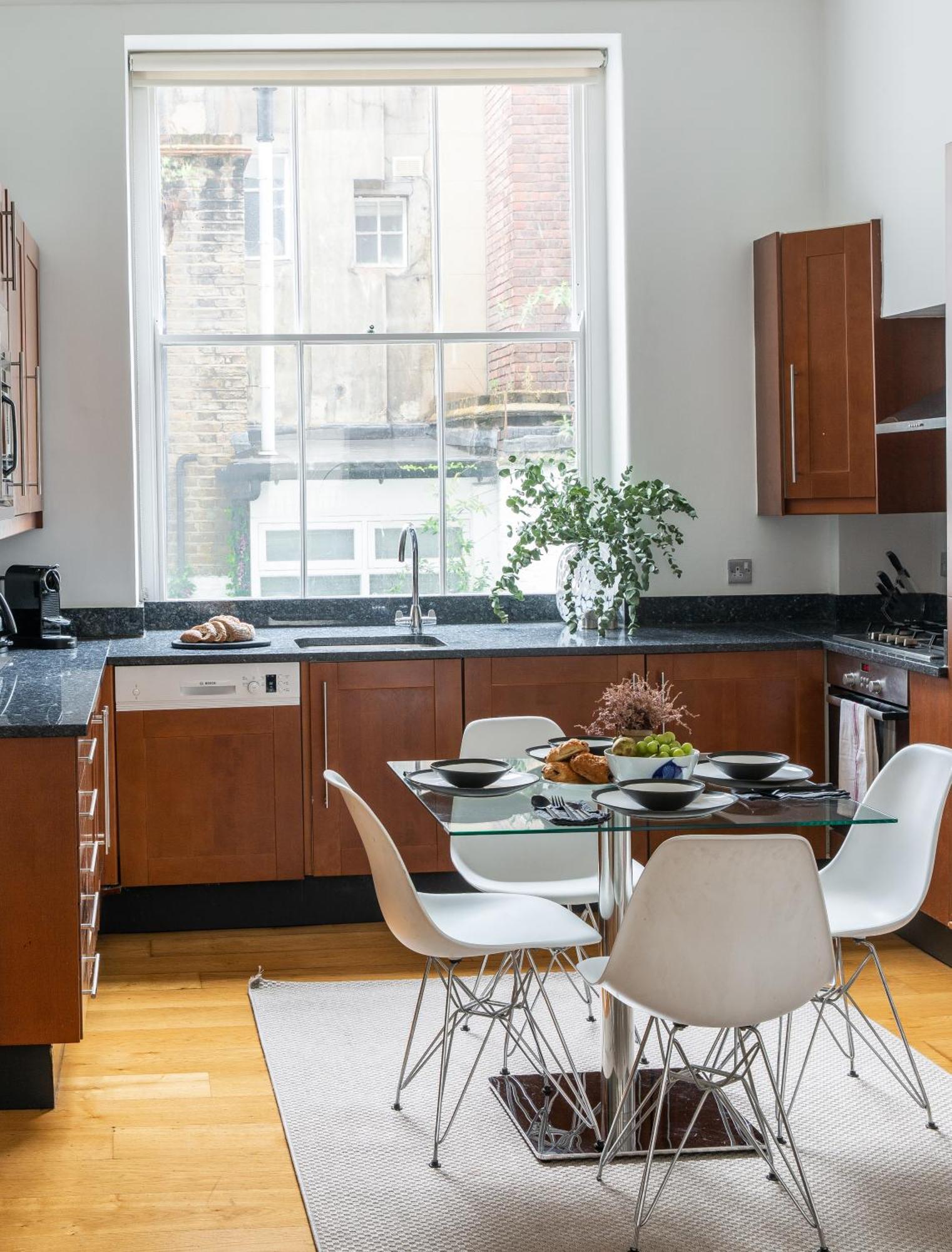 3 Bed- London- Private Garden Apartment *