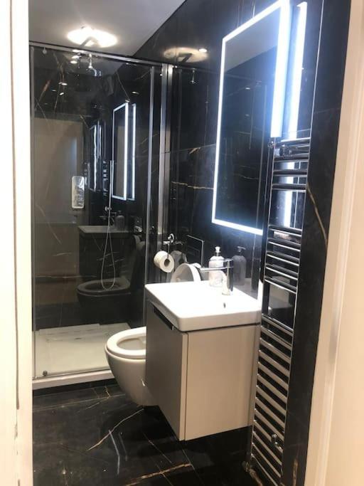 Stylish 2-bedroom Getaway In The Heart Of Chelsea Appartement Londres