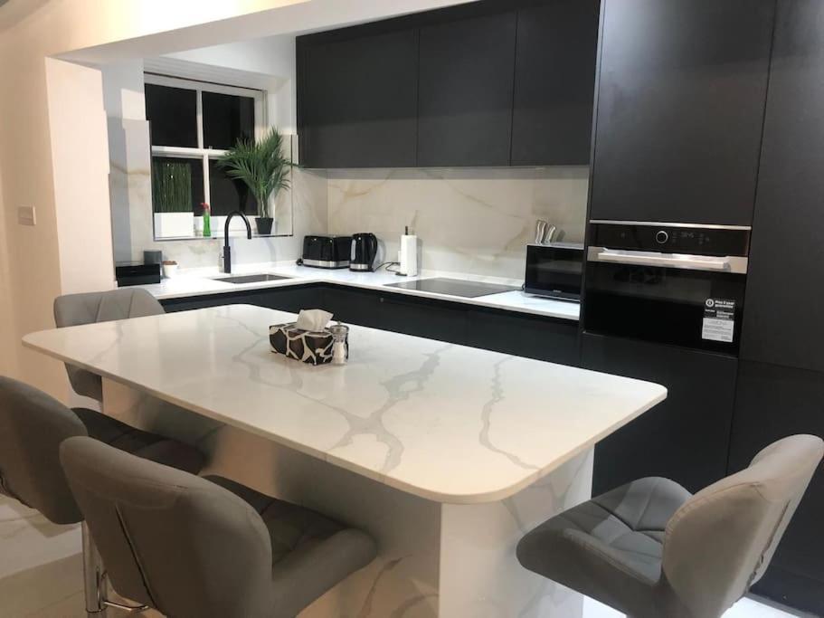 Appartement Stylish 2-bedroom Getaway In The Heart Of Chelsea *