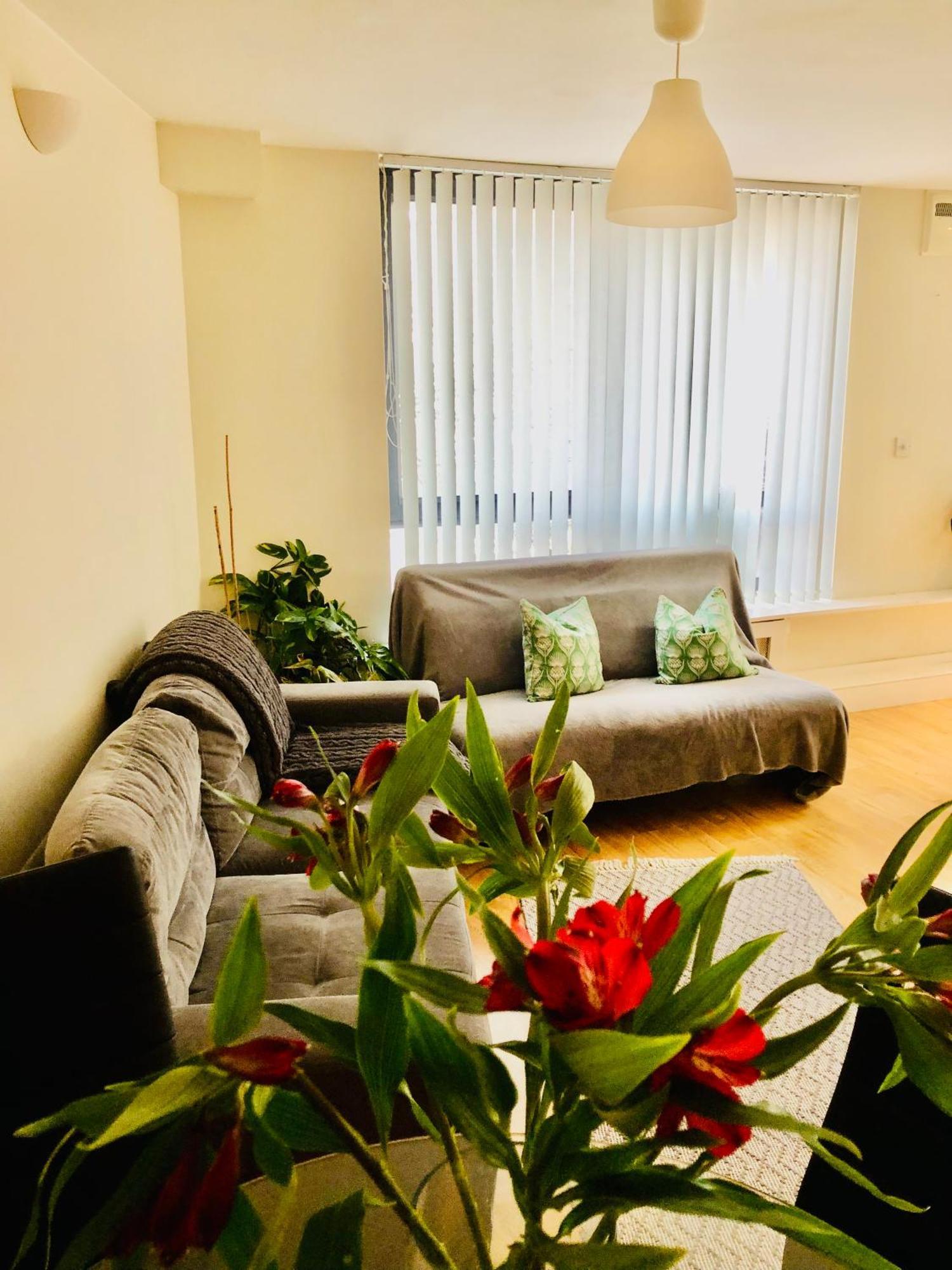 Modern 2 Bedroom 1 Min From Metro Appartement *