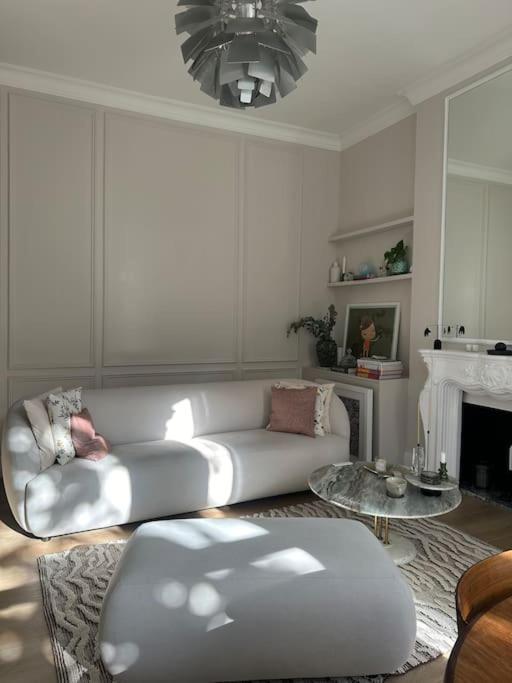Notting Hill Designer 1-bed Flat London