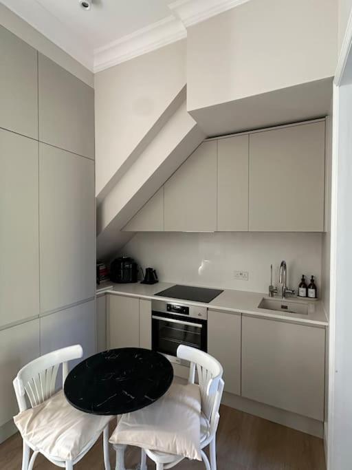 Apartment Notting Hill Designer 1-bed Flat London