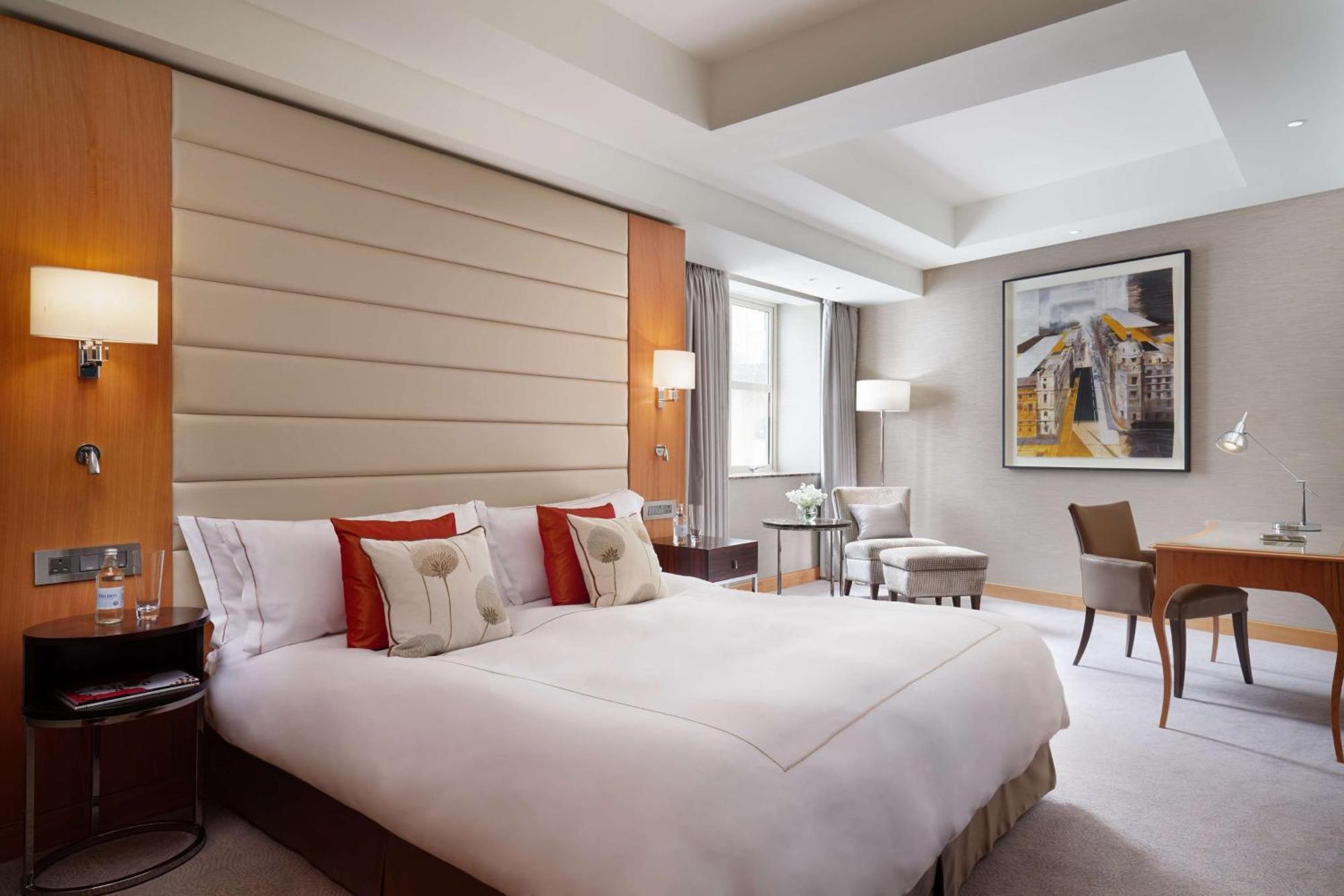 Conrad St Hotel 5*
