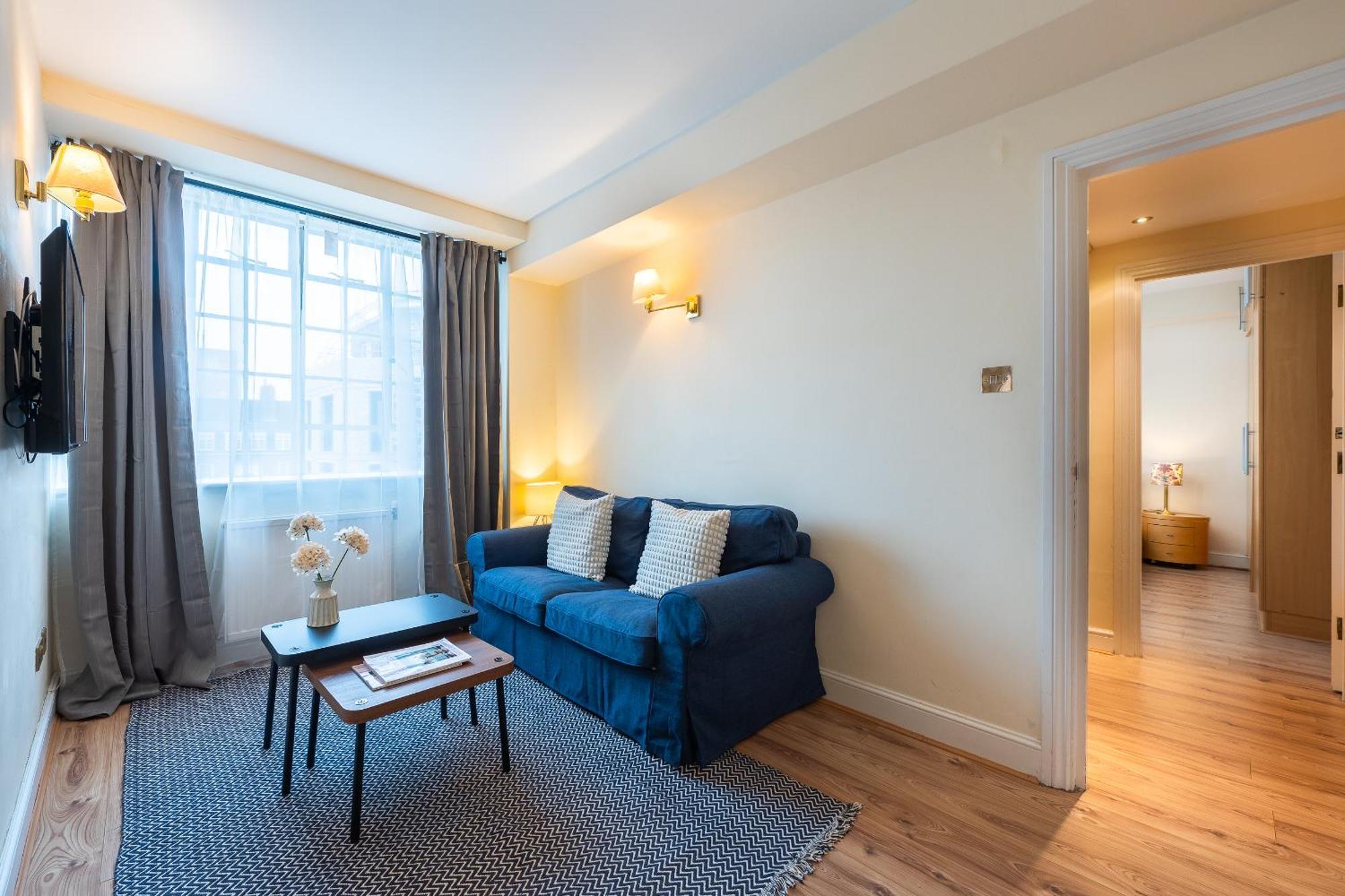 Capital One Bedroom Flat Chelsea Cloisters 724 *