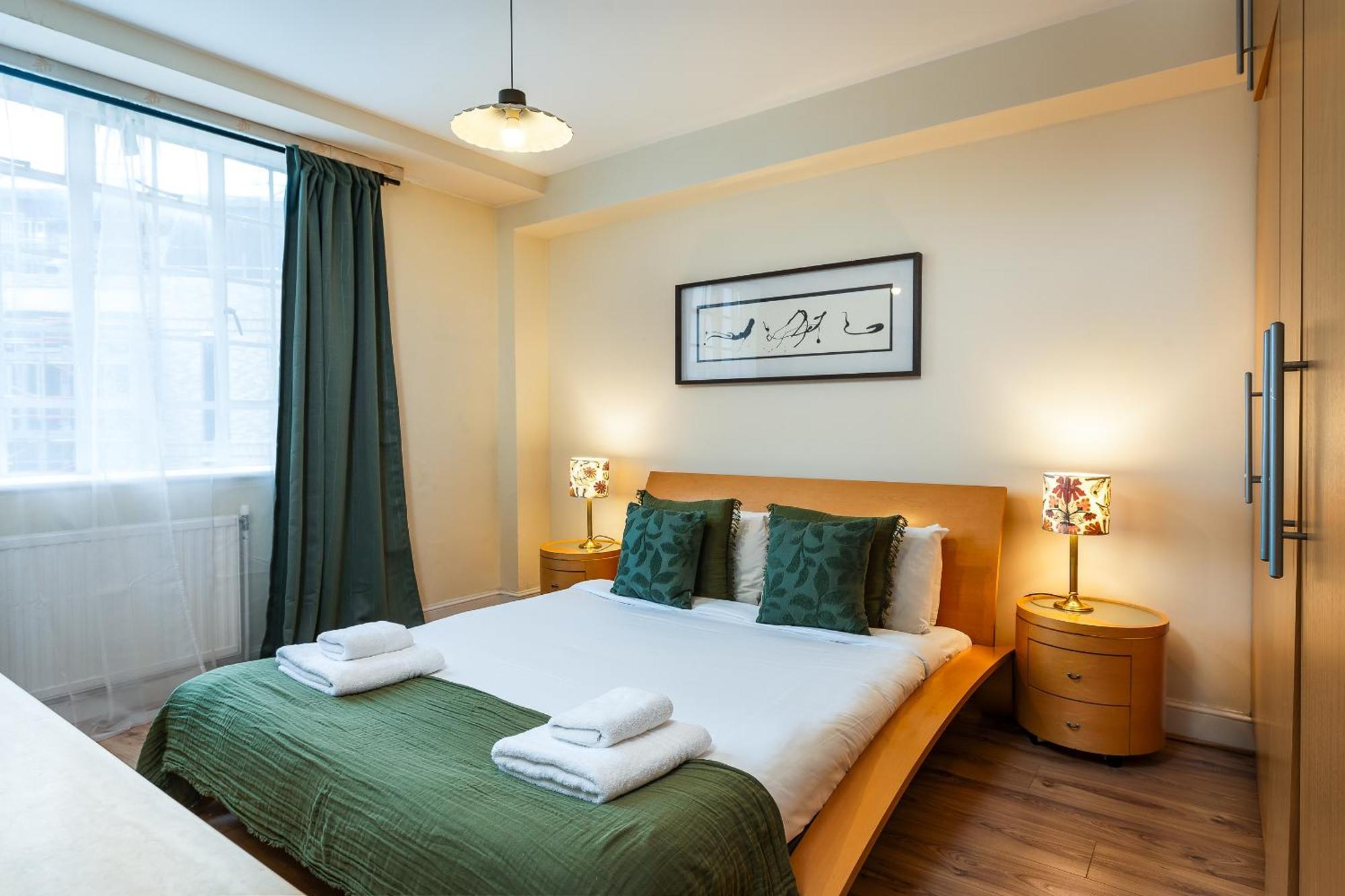 Capital One Bedroom Flat Chelsea Cloisters 724