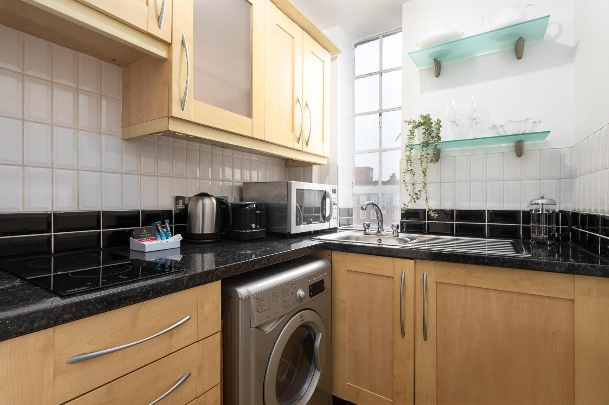 Capital One Bedroom Flat Chelsea Cloisters 724 * London