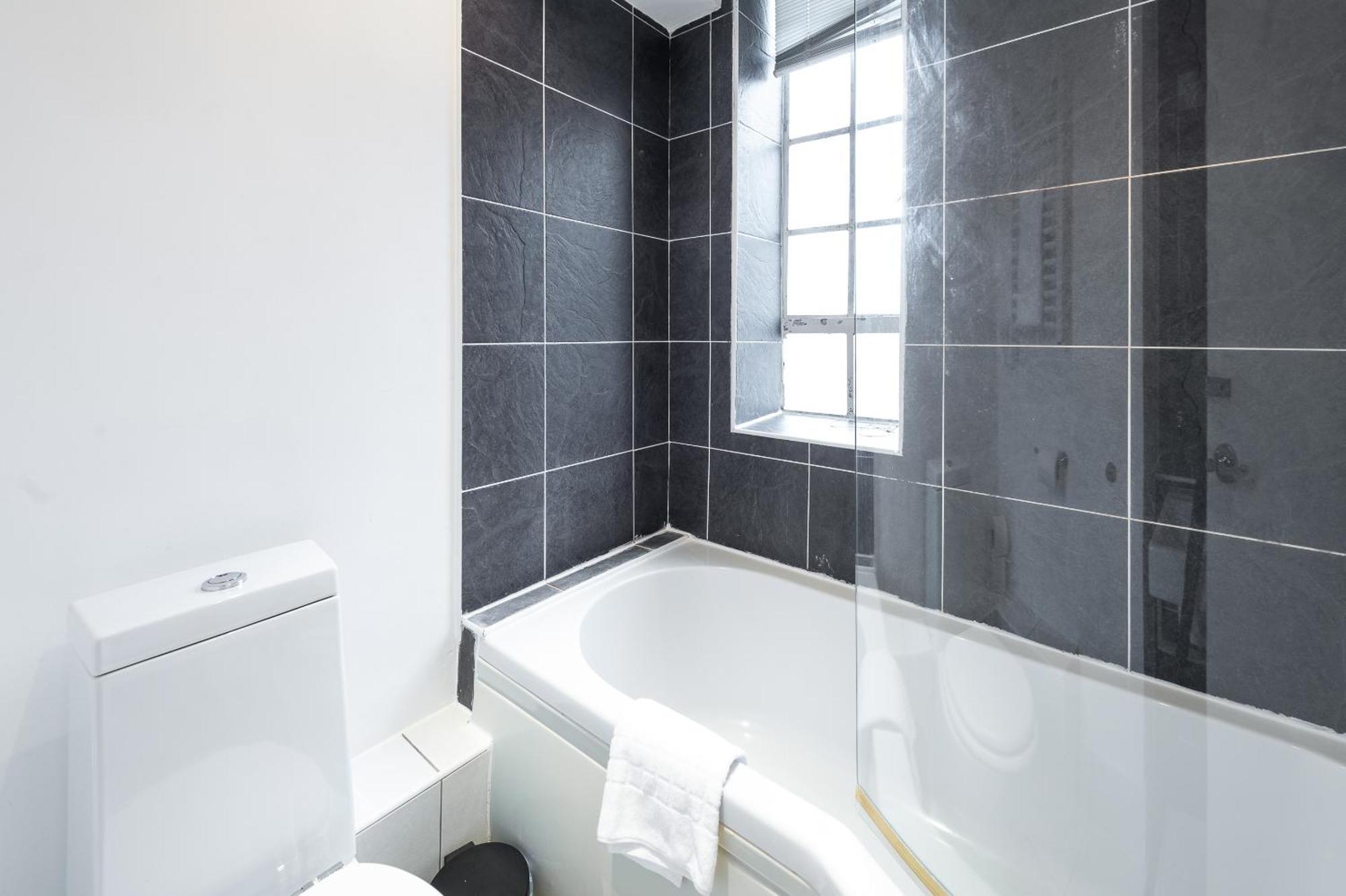 Capital One Bedroom Flat Chelsea Cloisters 724 Apartment