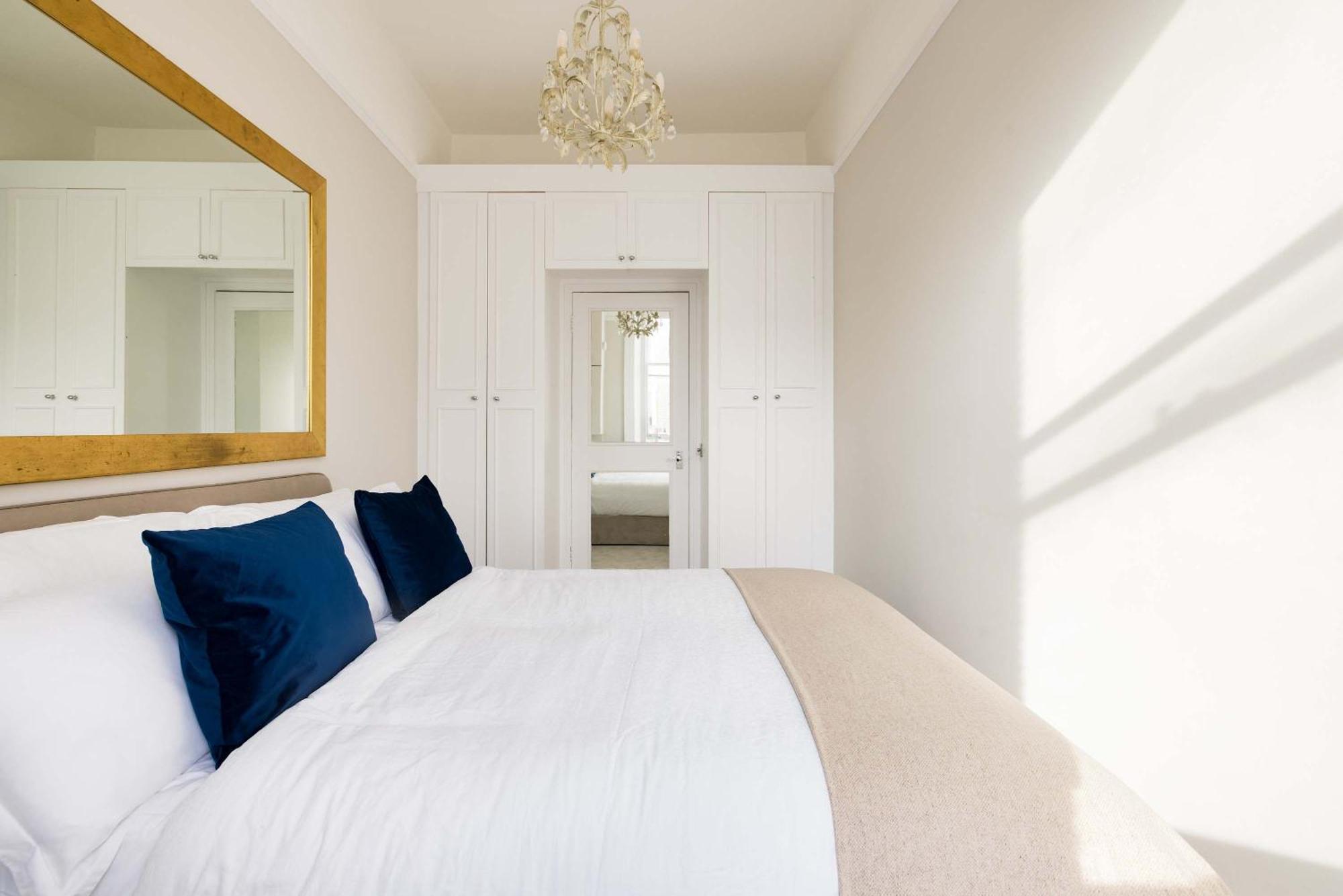 Chic & Sunlit Earls Court Flat Apartment *