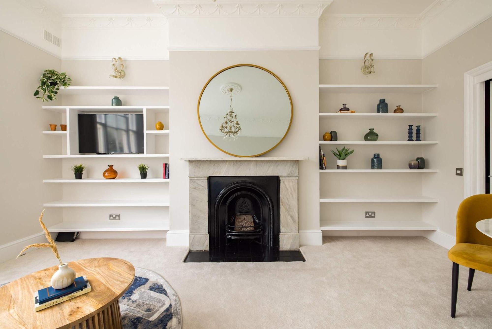 Chic & Sunlit Earls Court Flat