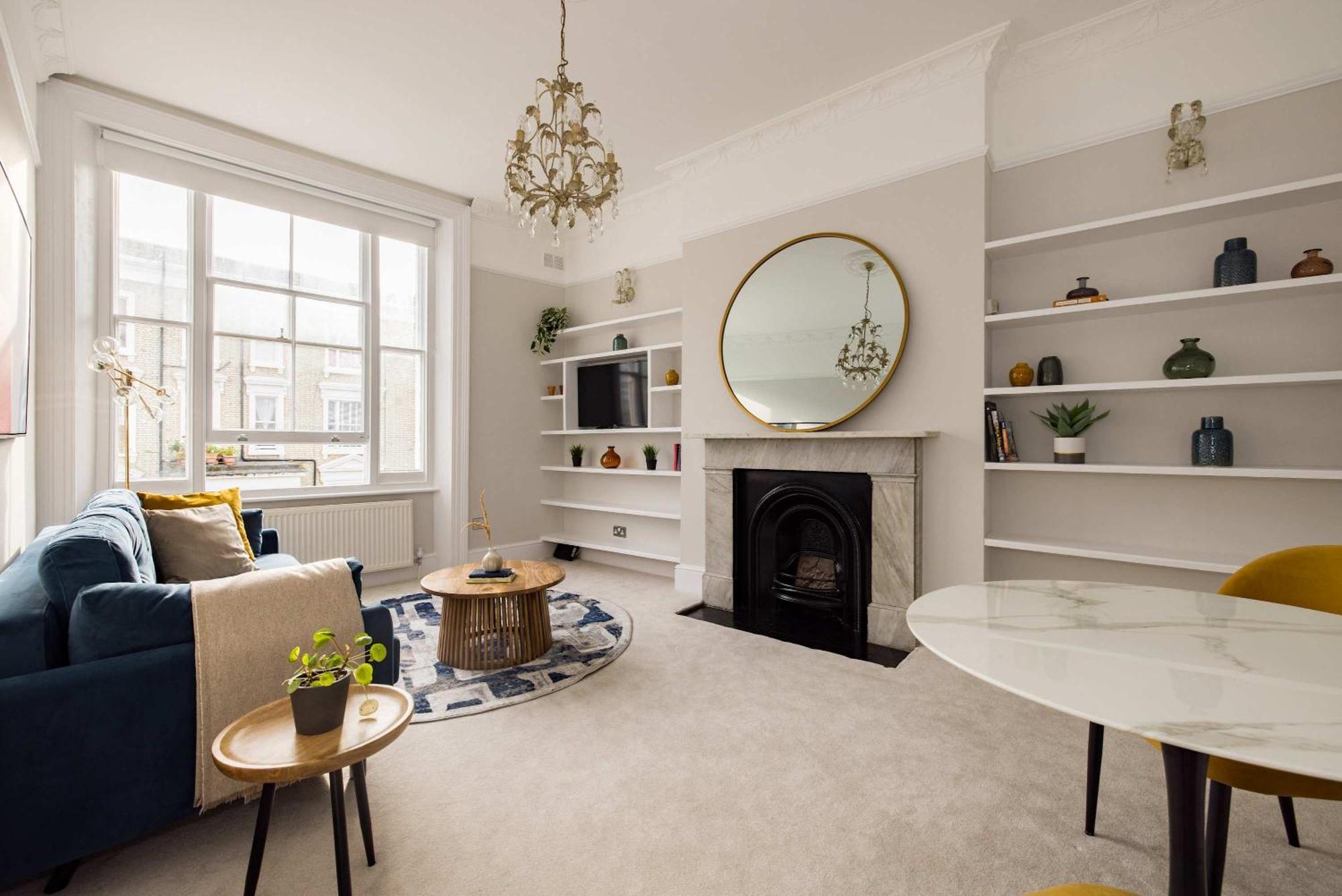 Chic & Sunlit Earls Court Flat *