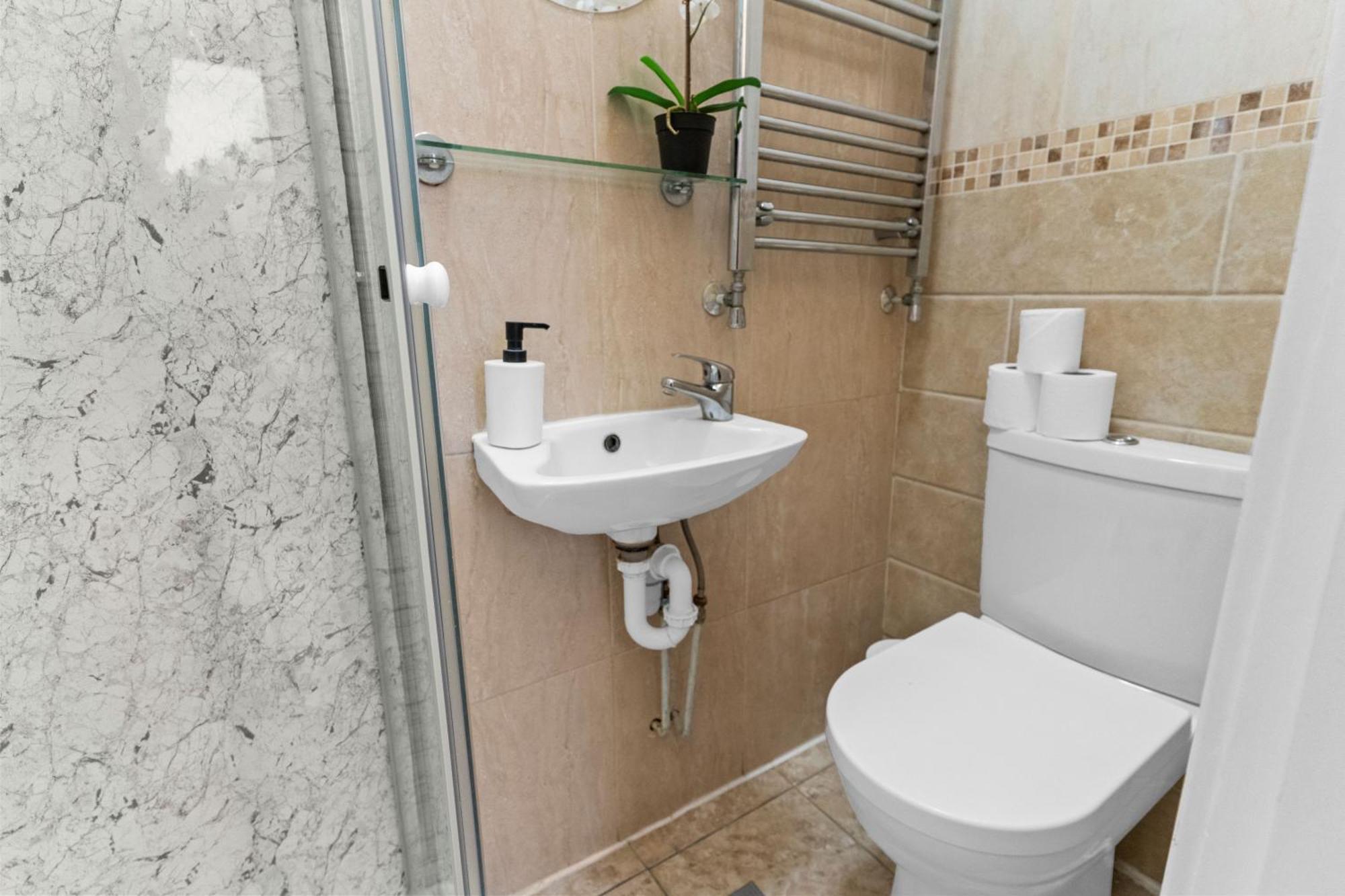 Livestay Affordable One Bedroom & Studio In India Docks E14 Lägenhet London