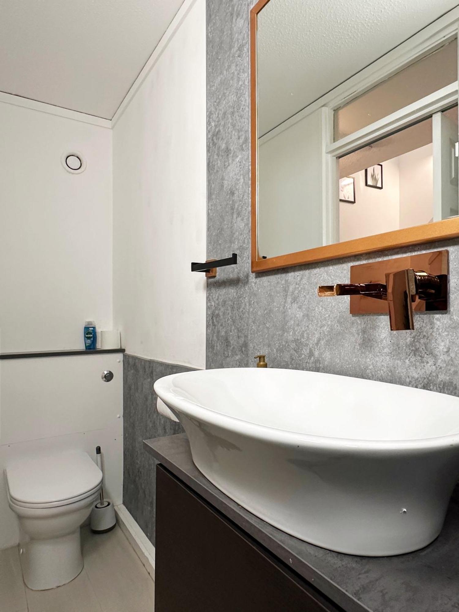 Aria's Place In Chelsea - 2 King Size Bed, 1 Double Bed Apartment London