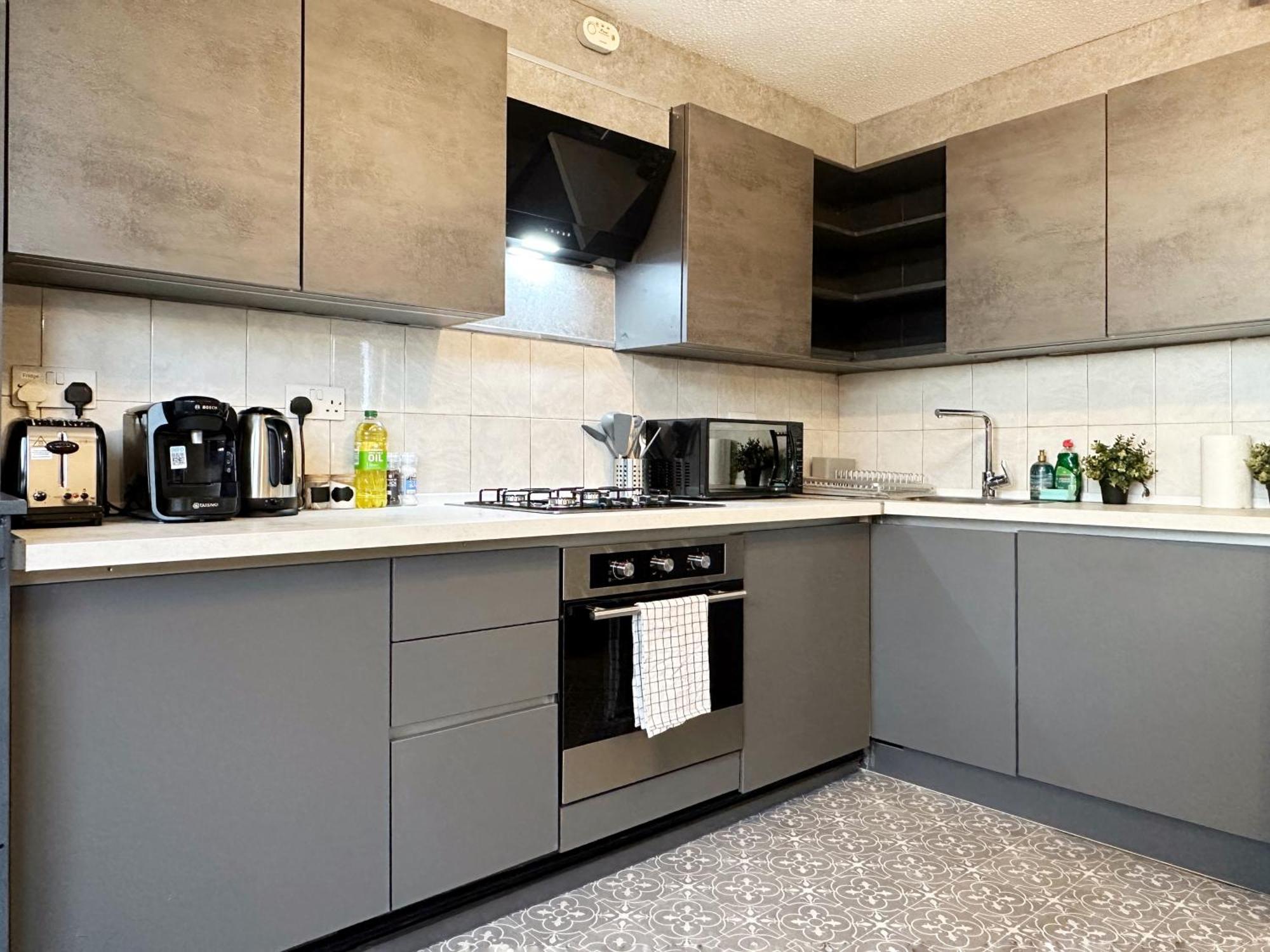 Aria's Place In Chelsea - 2 King Size Bed, 1 Double Bed Apartment London