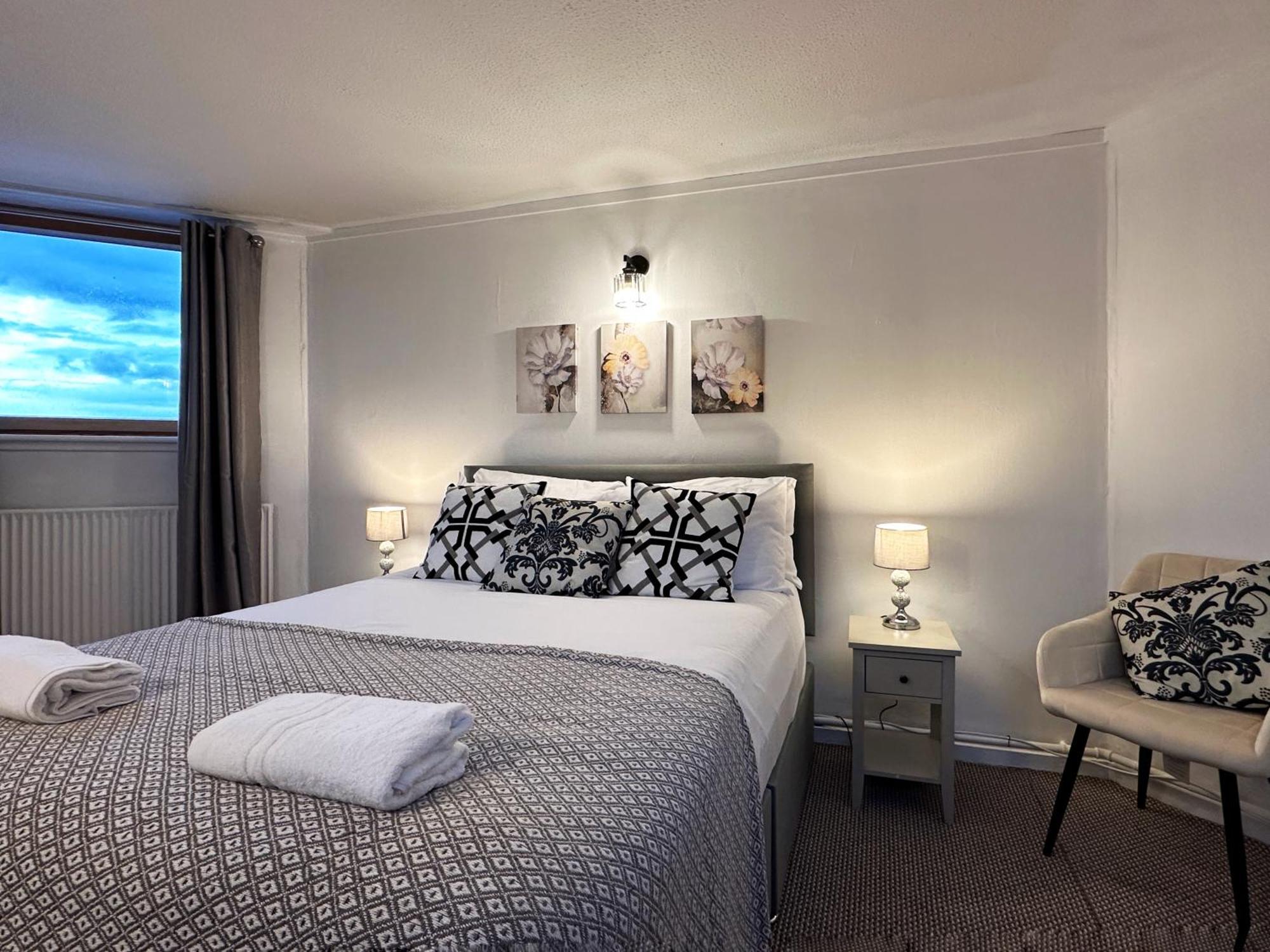 Aria's Place In Chelsea - 2 King Size Bed, 1 Double Bed Apartment