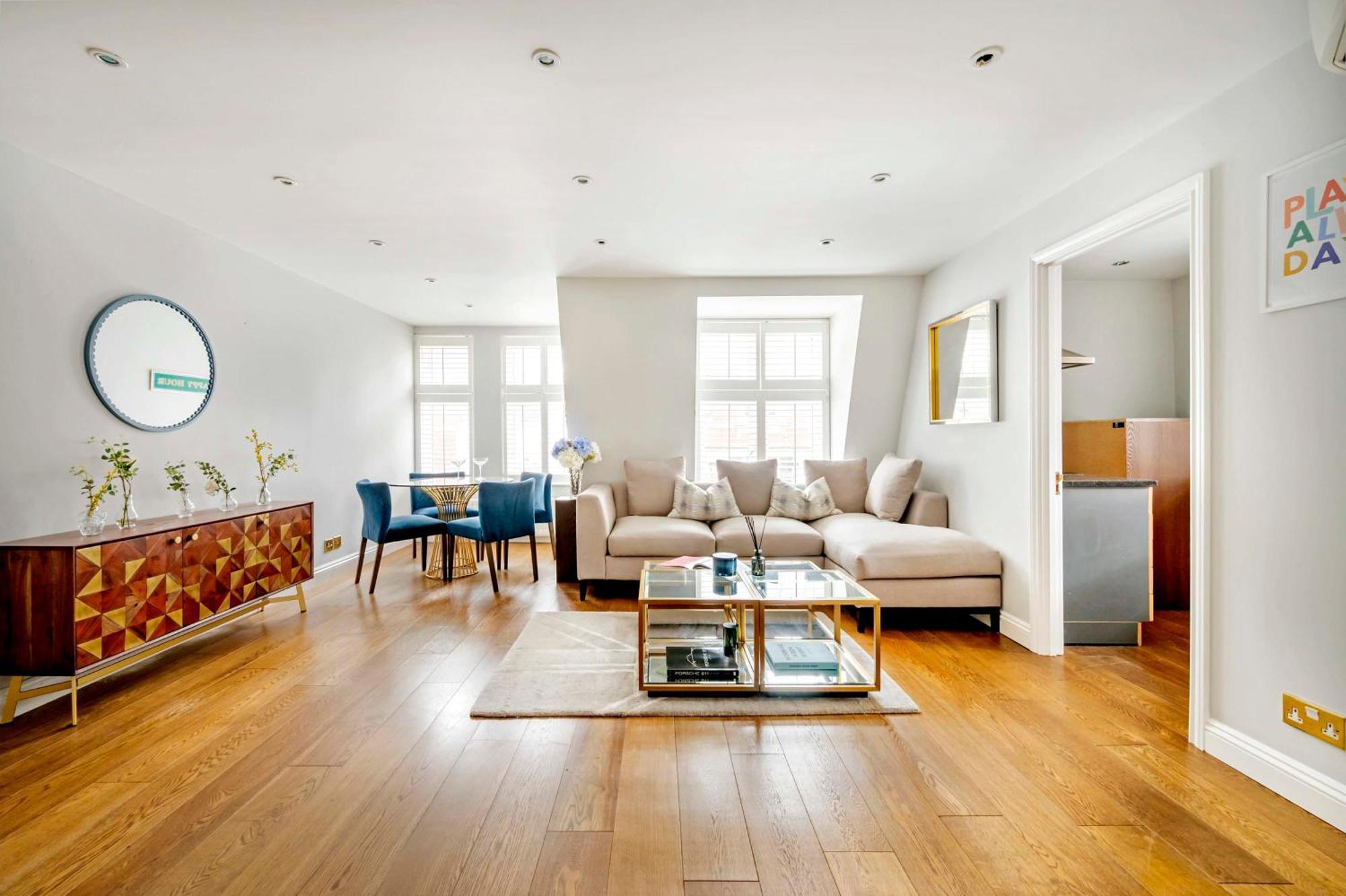 The Mayfair Marvel- By Out Of Office Lifestyle Appartement *