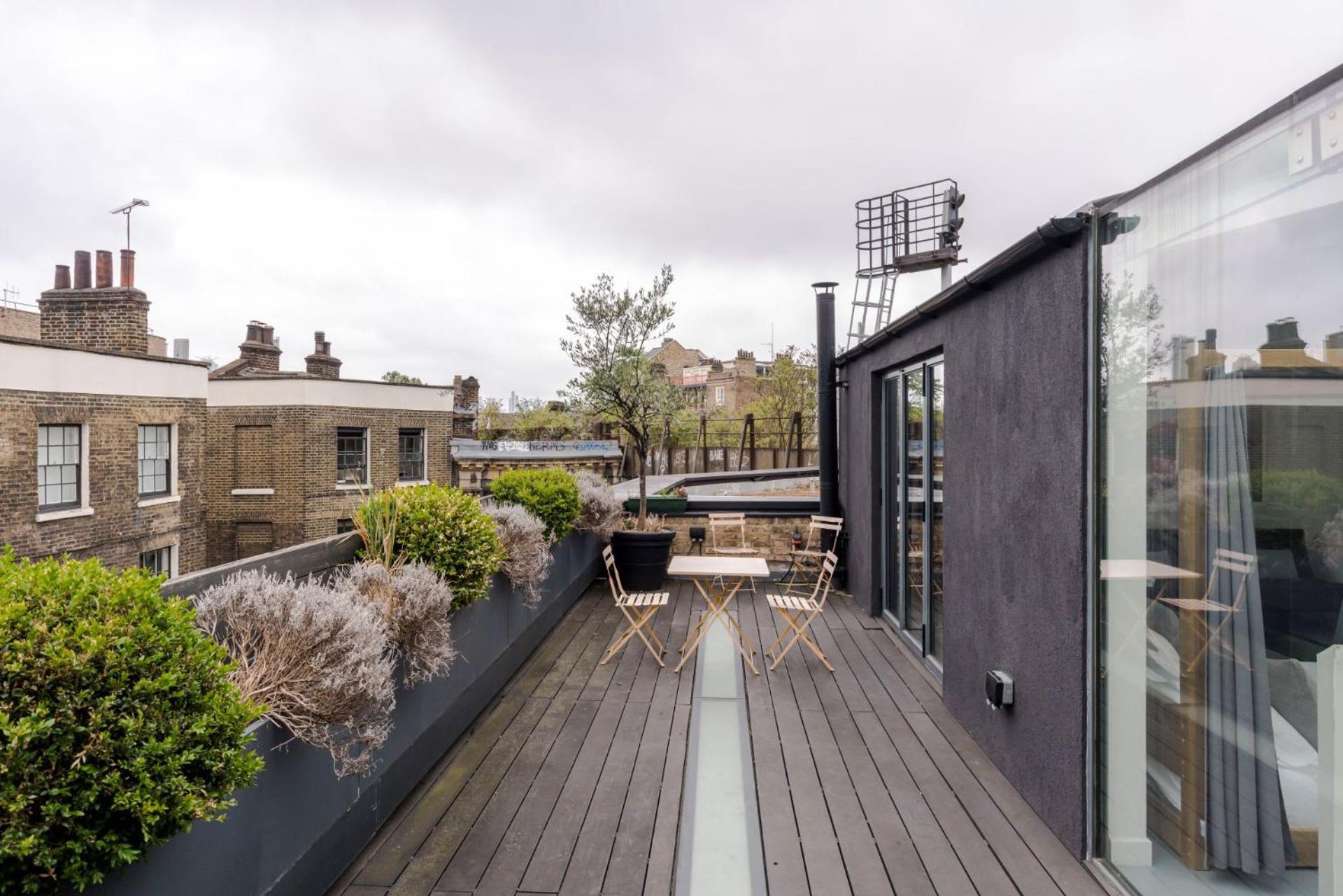 Apartment The Cheeky Hideaway-borough- By Frankie Says London