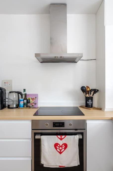 Quaint Near Tower-london Bridge And Big Ben Apartment *