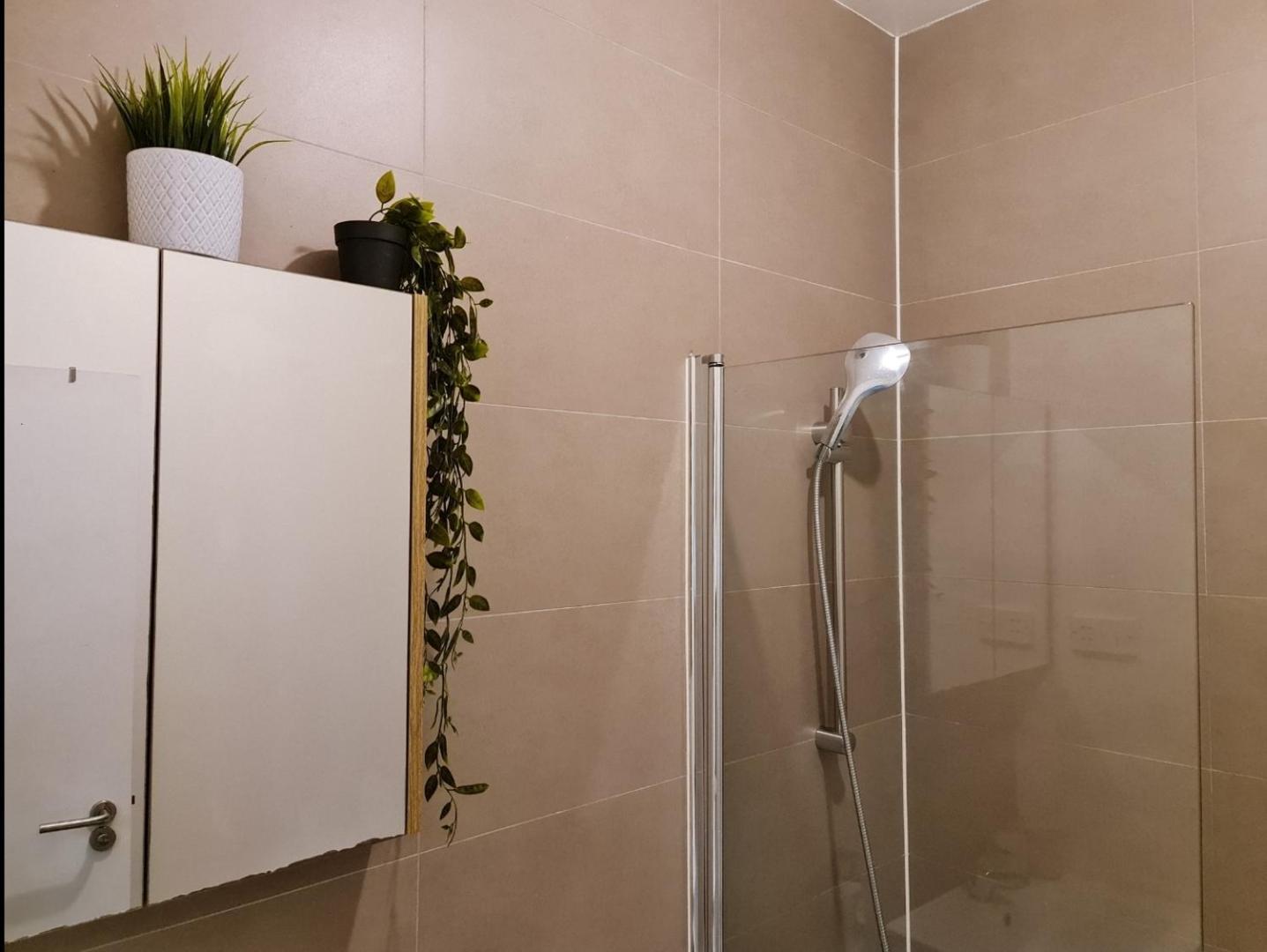 Lejlighed Stylish - Private Bathroom, 15mins To London!