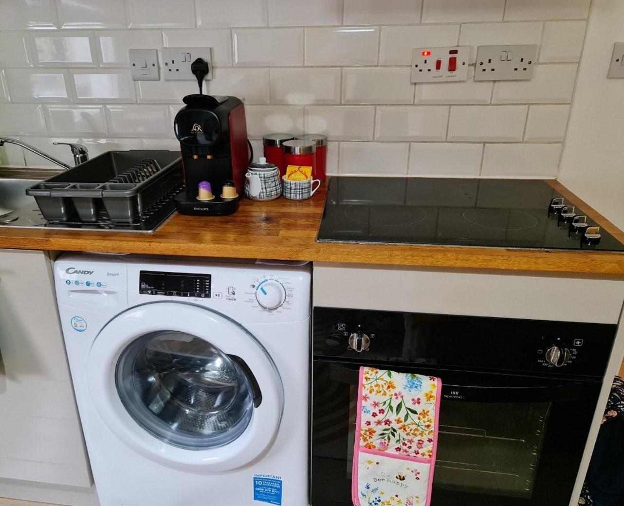 Stylish - Private Bathroom, 15mins To London! Appartement Londres