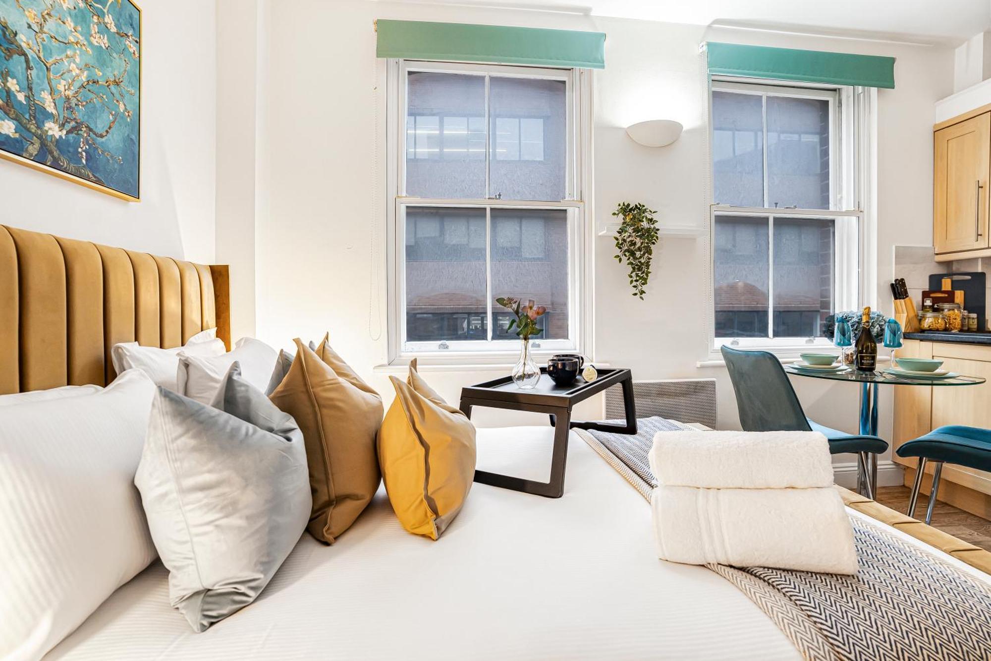 Stylish In Barbican - Prime Location Apartment