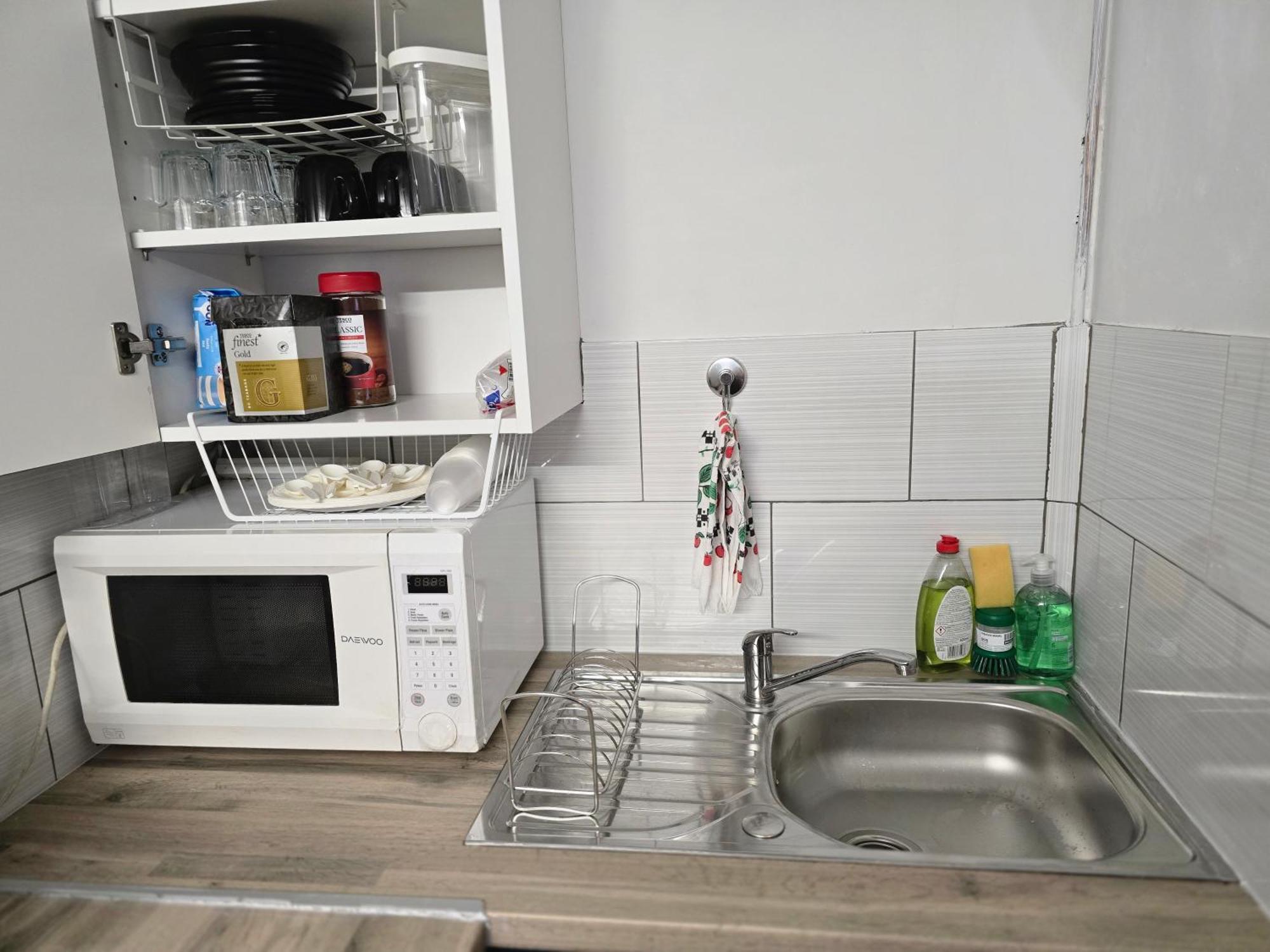 Lejlighed With 3 Beds- 20 Min From Bridge And Gatwick Airport *