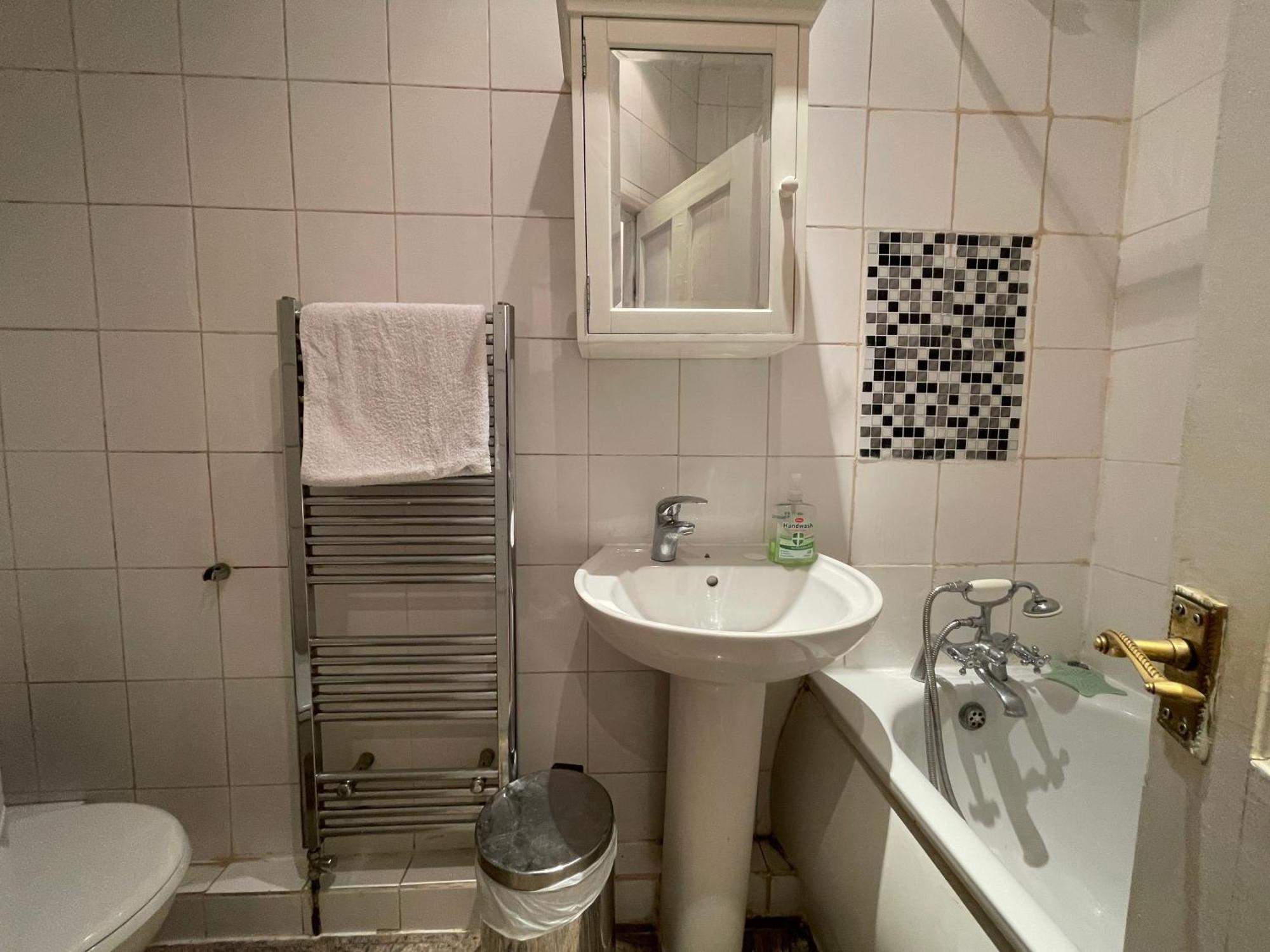 Apartment Stylish Apartments - Steps From Hyde Park & Paddington Station London