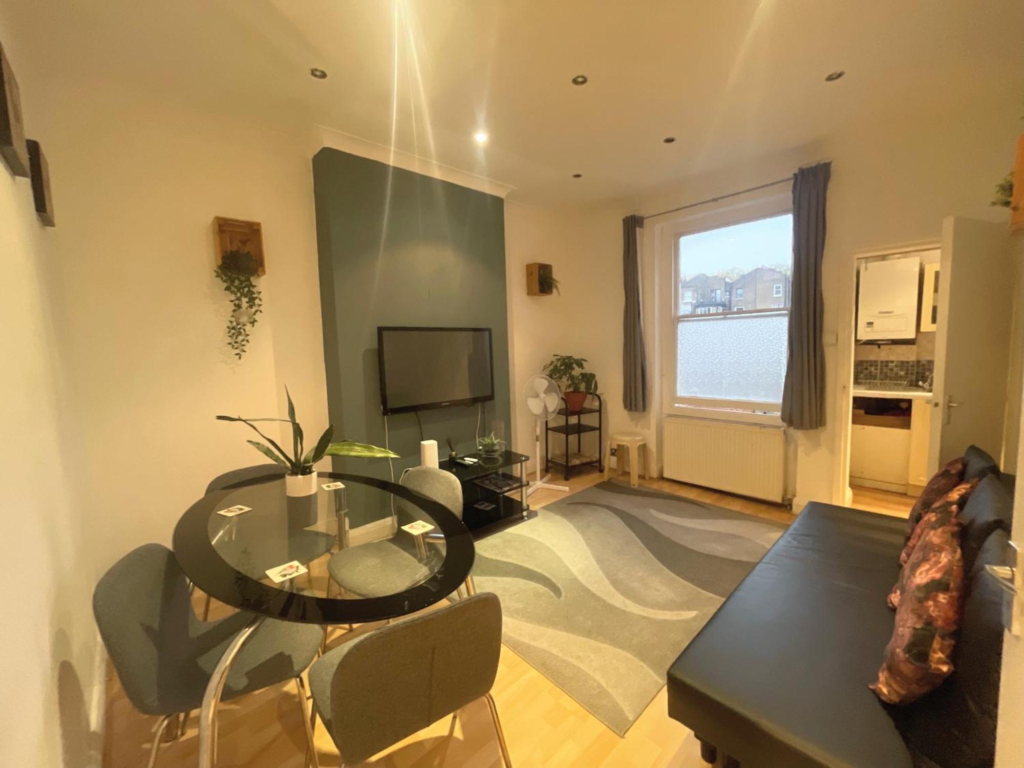 Stylish Apartments - Steps From Hyde Park & Paddington Station London
