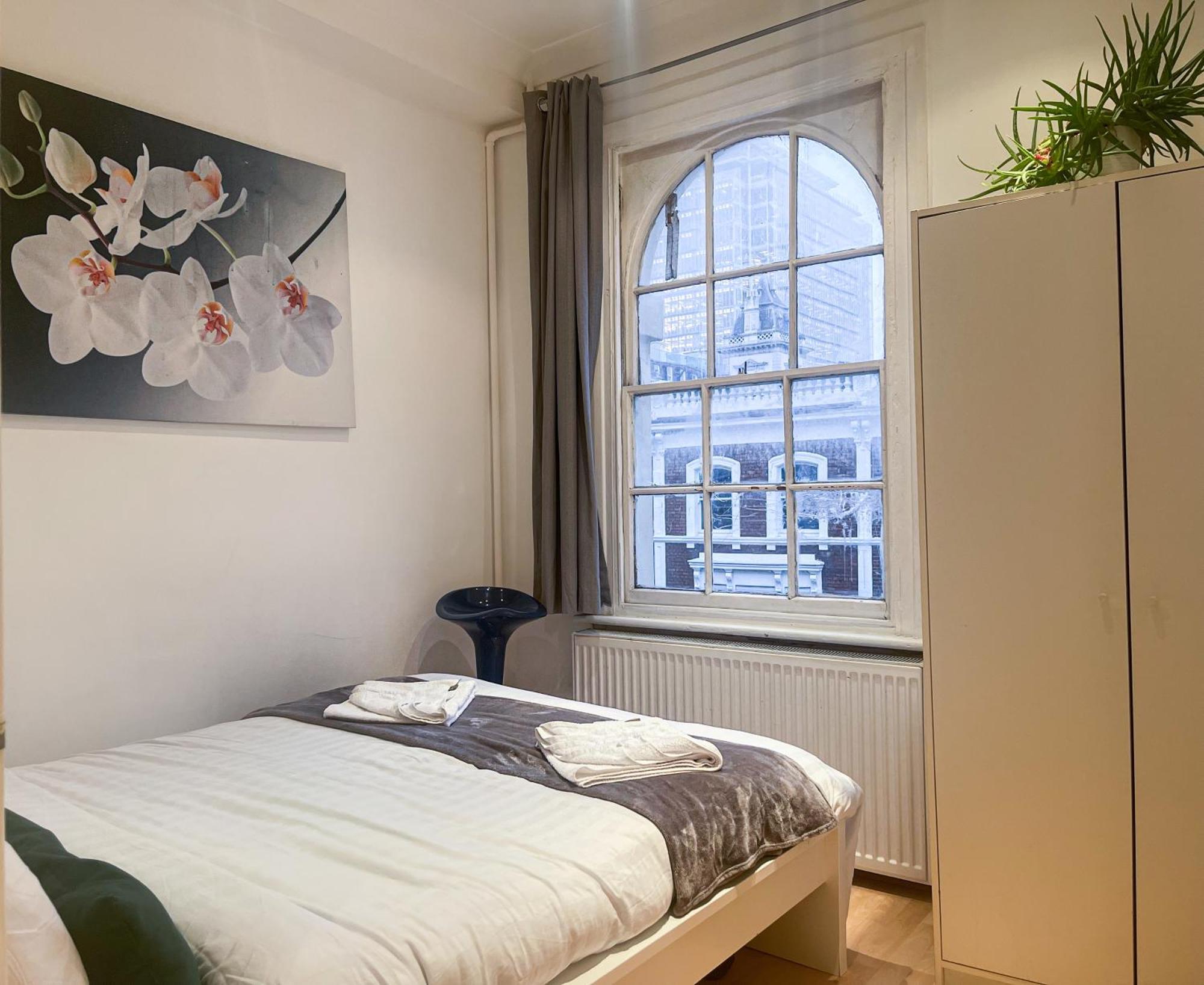 Stylish Apartments - Steps From Hyde Park & Paddington Station Apartment