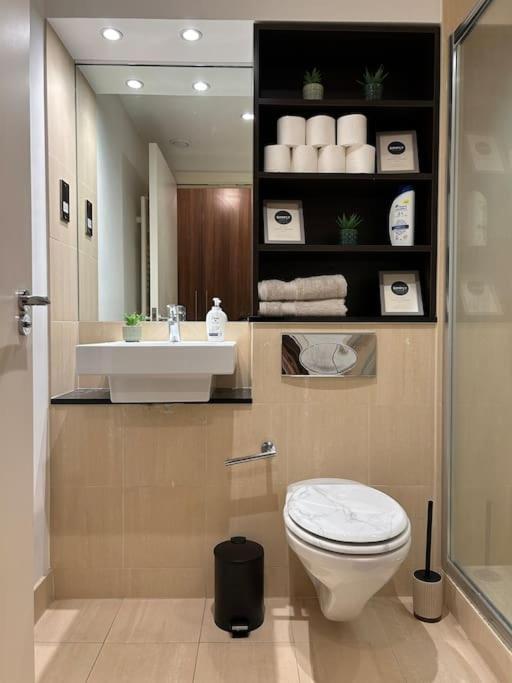Appartement Newly Renovated & Modern 2-br Close To Canary Wharf