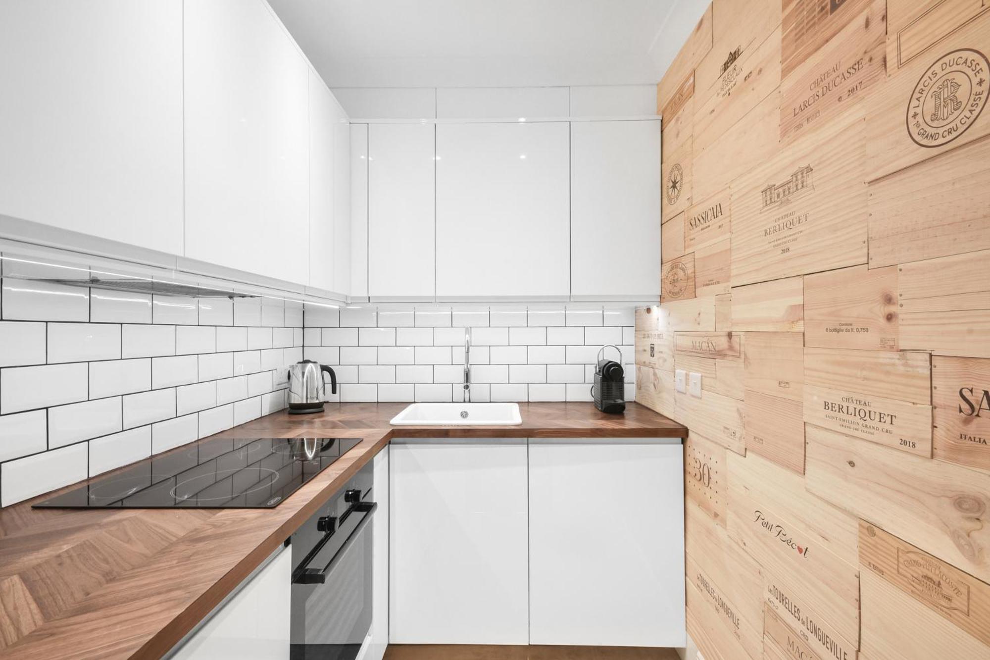 Lovely Large 1 Bed Renovated Flat W Balcony & 600mb Wifi Appartement *
