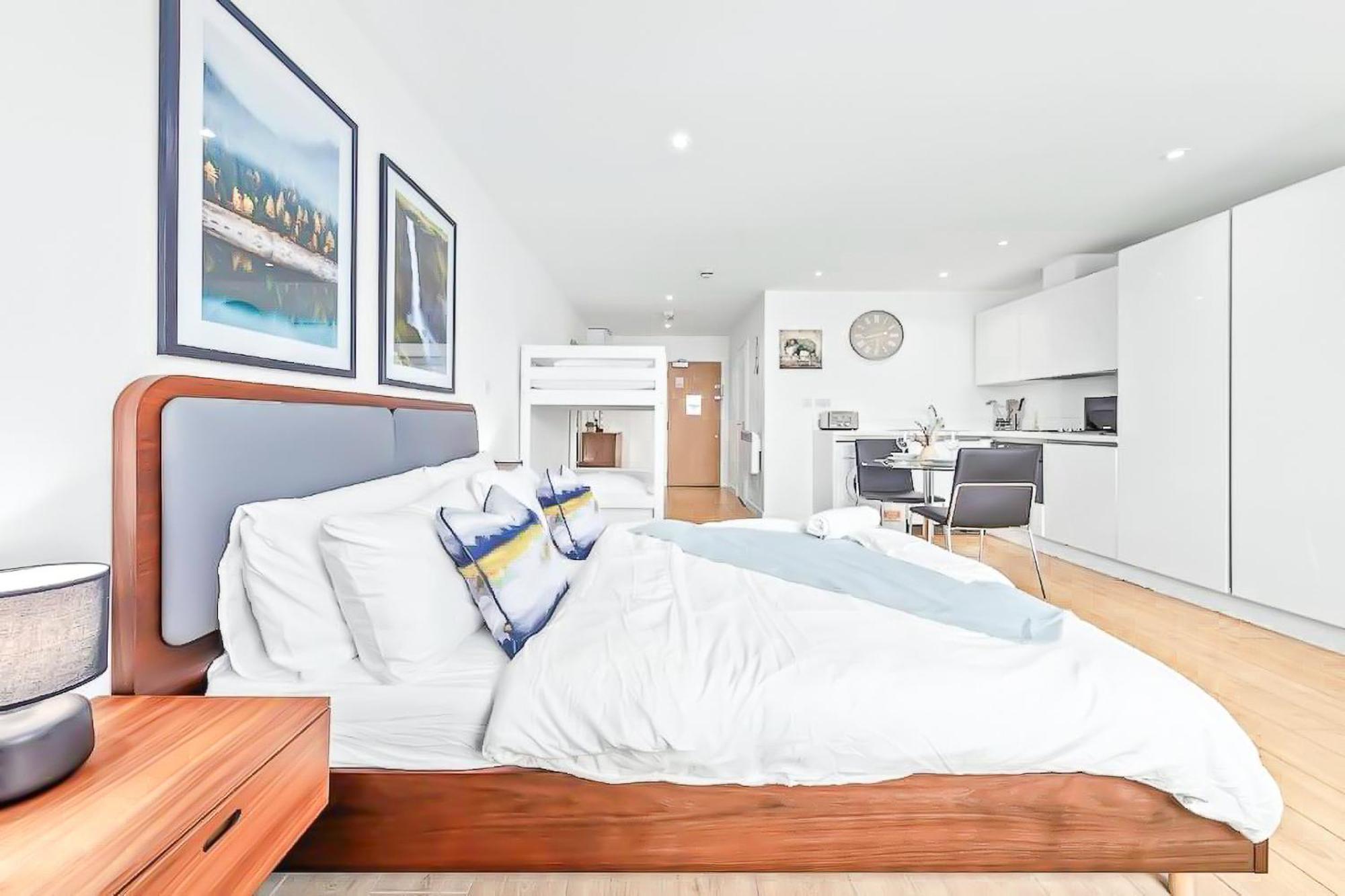Piccadilly, Soho 1 Bedroom Sleep 6 Vr1 London
