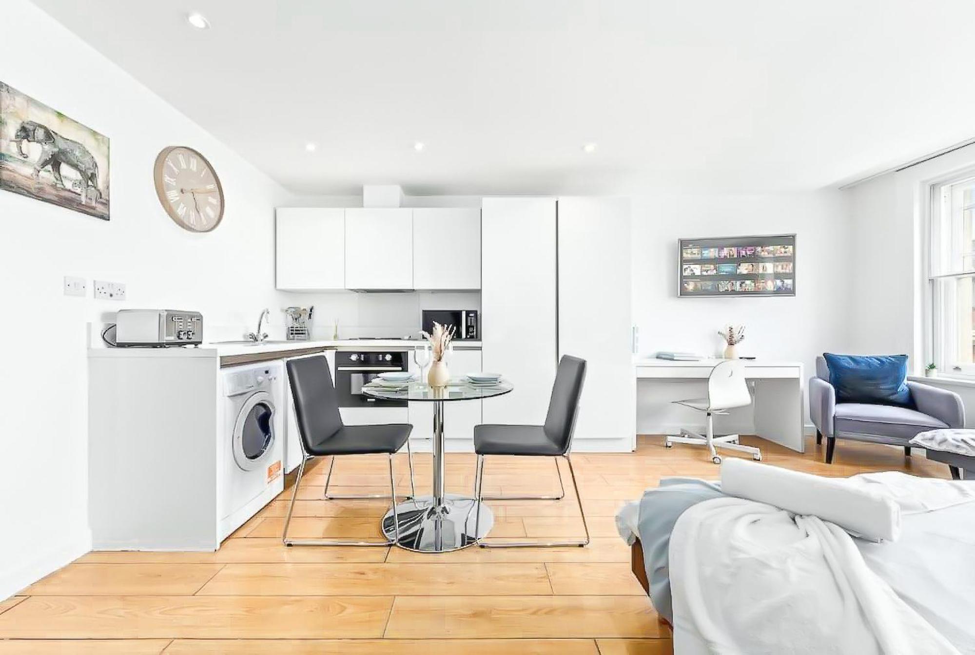 Piccadilly, Soho 1 Bedroom Sleep 6 Vr1 * London
