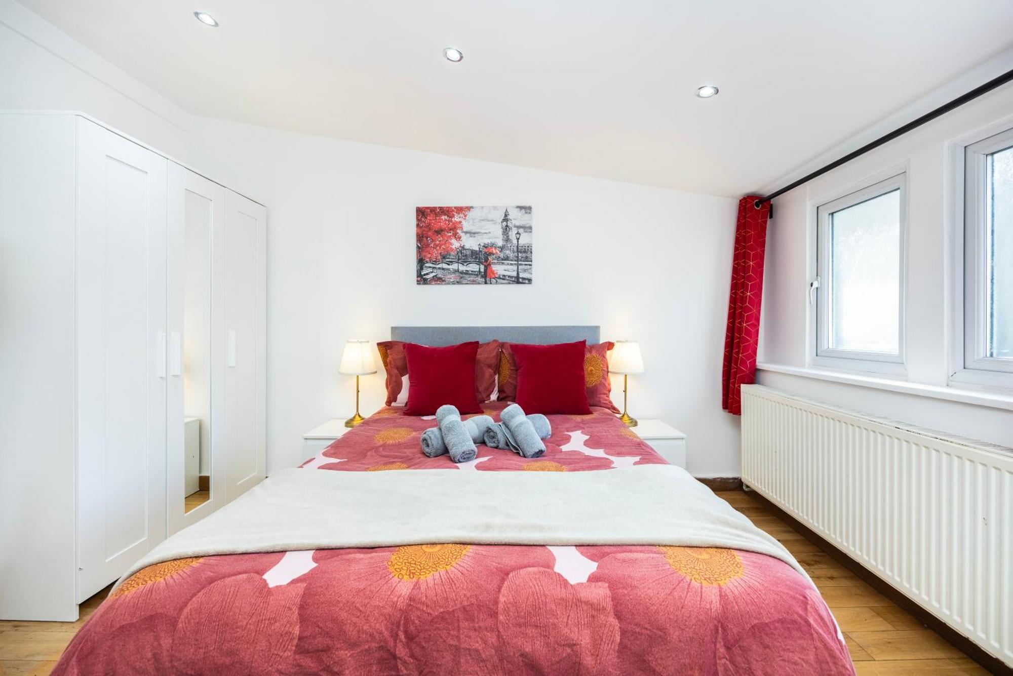2 Bedroom Charming & Magnificent Flat Apartment *