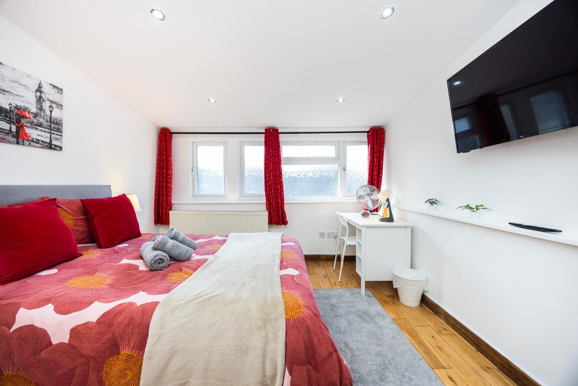 2 Bedroom Charming & Magnificent Flat * London