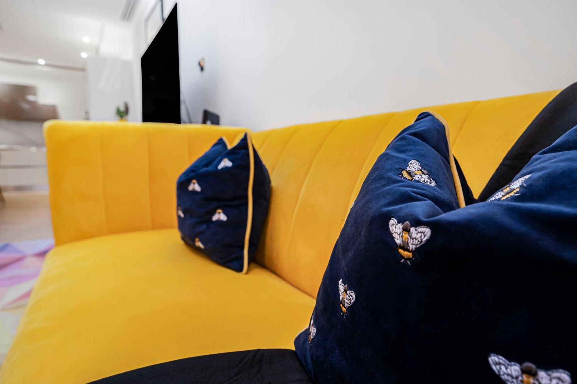 Stylish Modern By Livestay Short Lets & Serviced Nw6 Appartement Londen