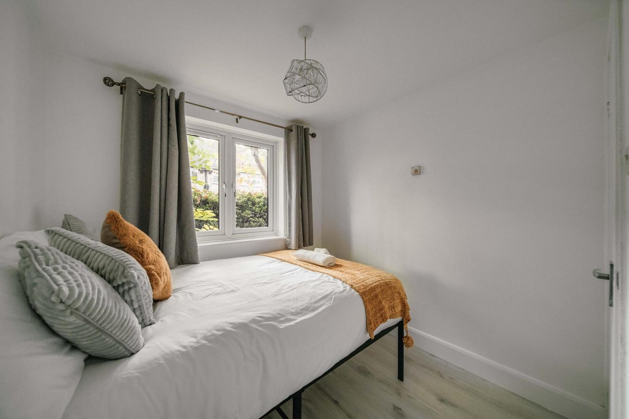 Lara's Place In Canada Water - 1 Double Bed, 1 Sofa Bed Appartamento