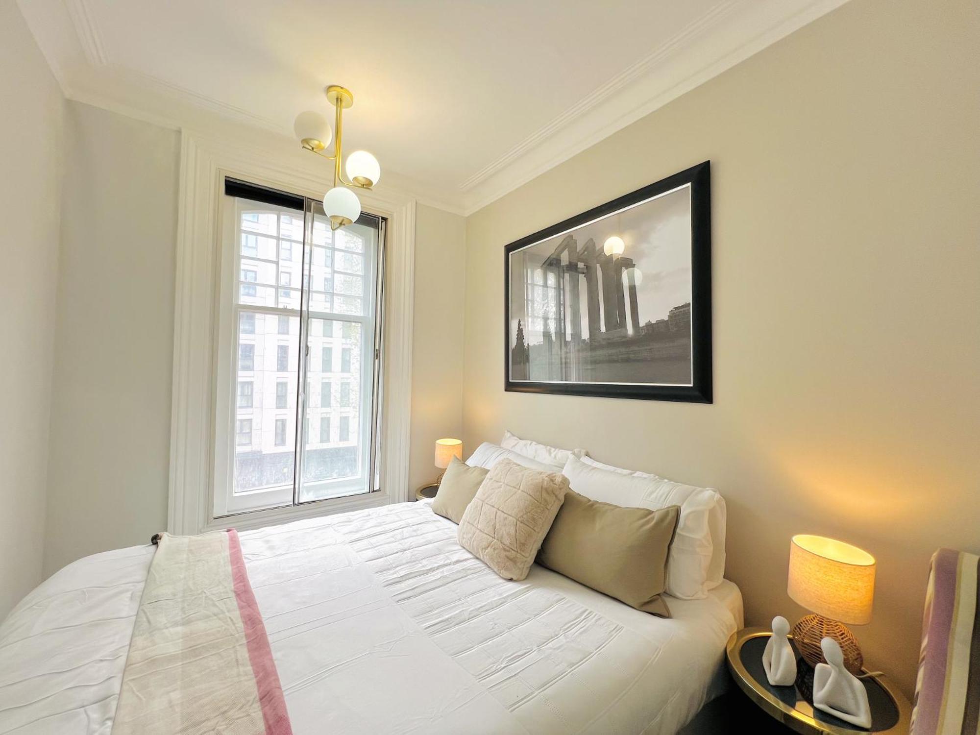 Hyde Park Mansion Apartment *