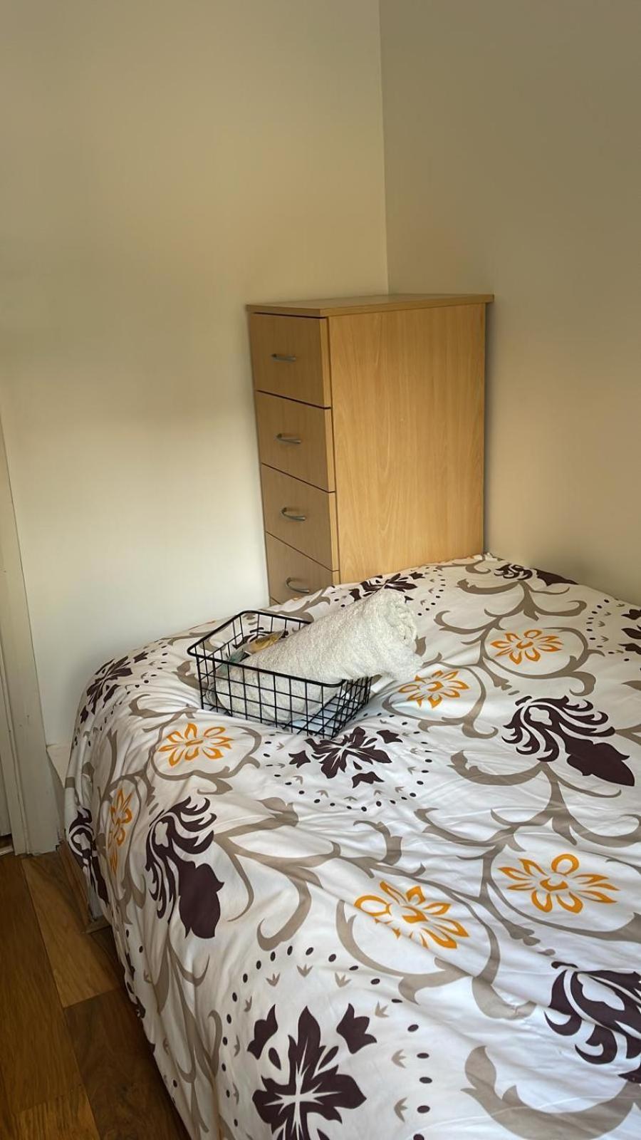 Pensionat Single Refurbished Bedroom