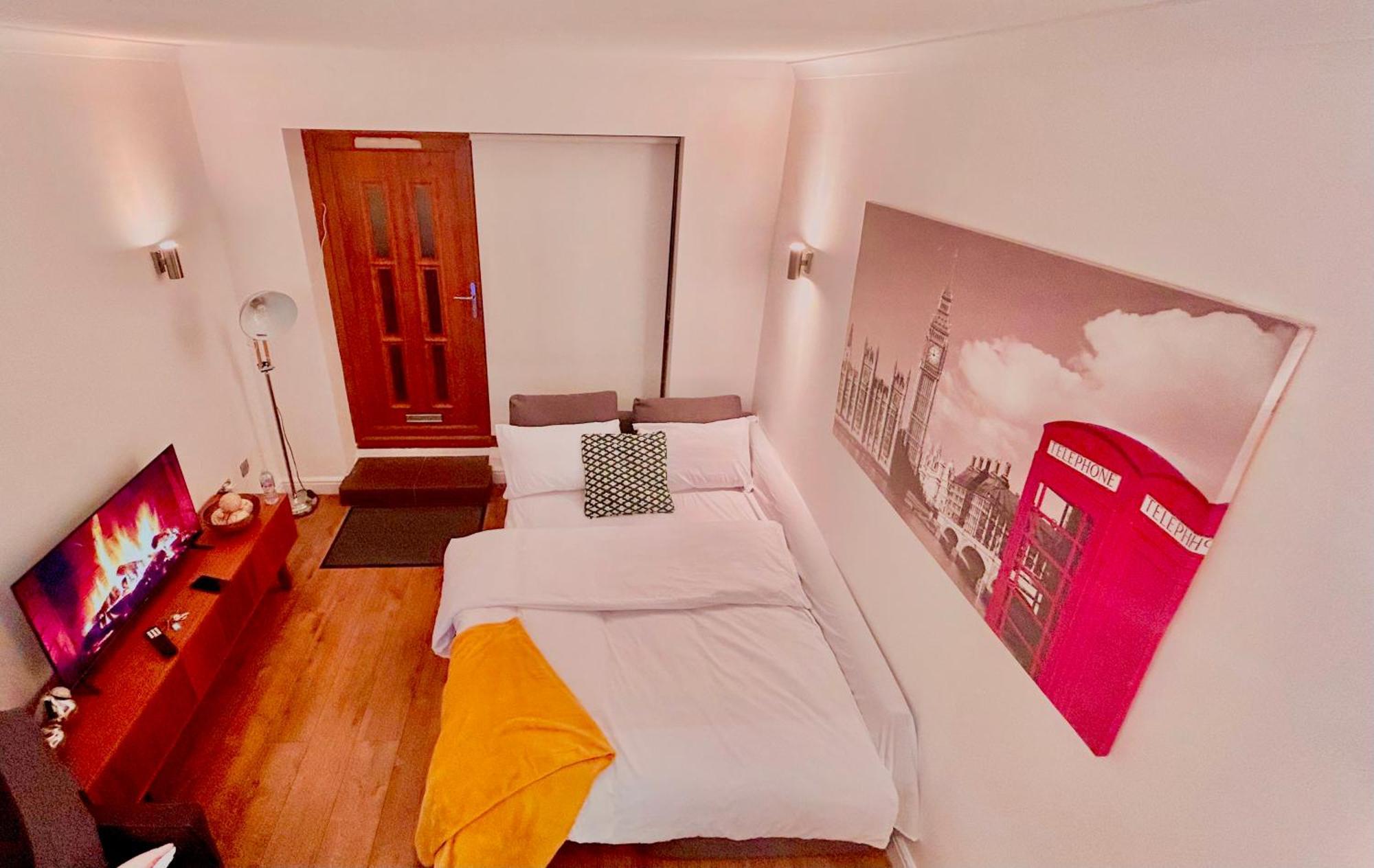 Luxury Near Canning Town- Free Parking Londen
