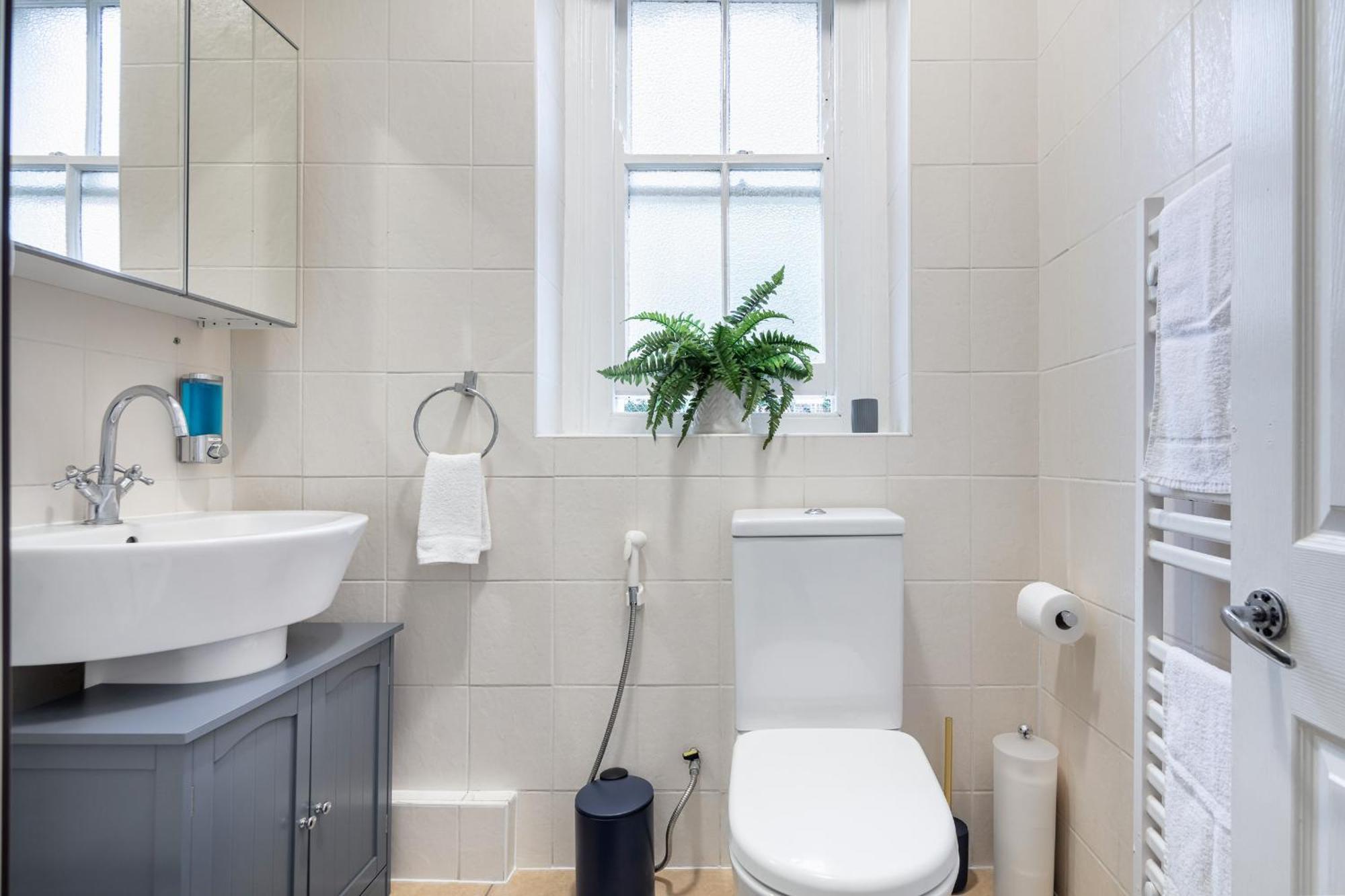 Elegant Three Bed In The Heart Of Marylebone Apartment *