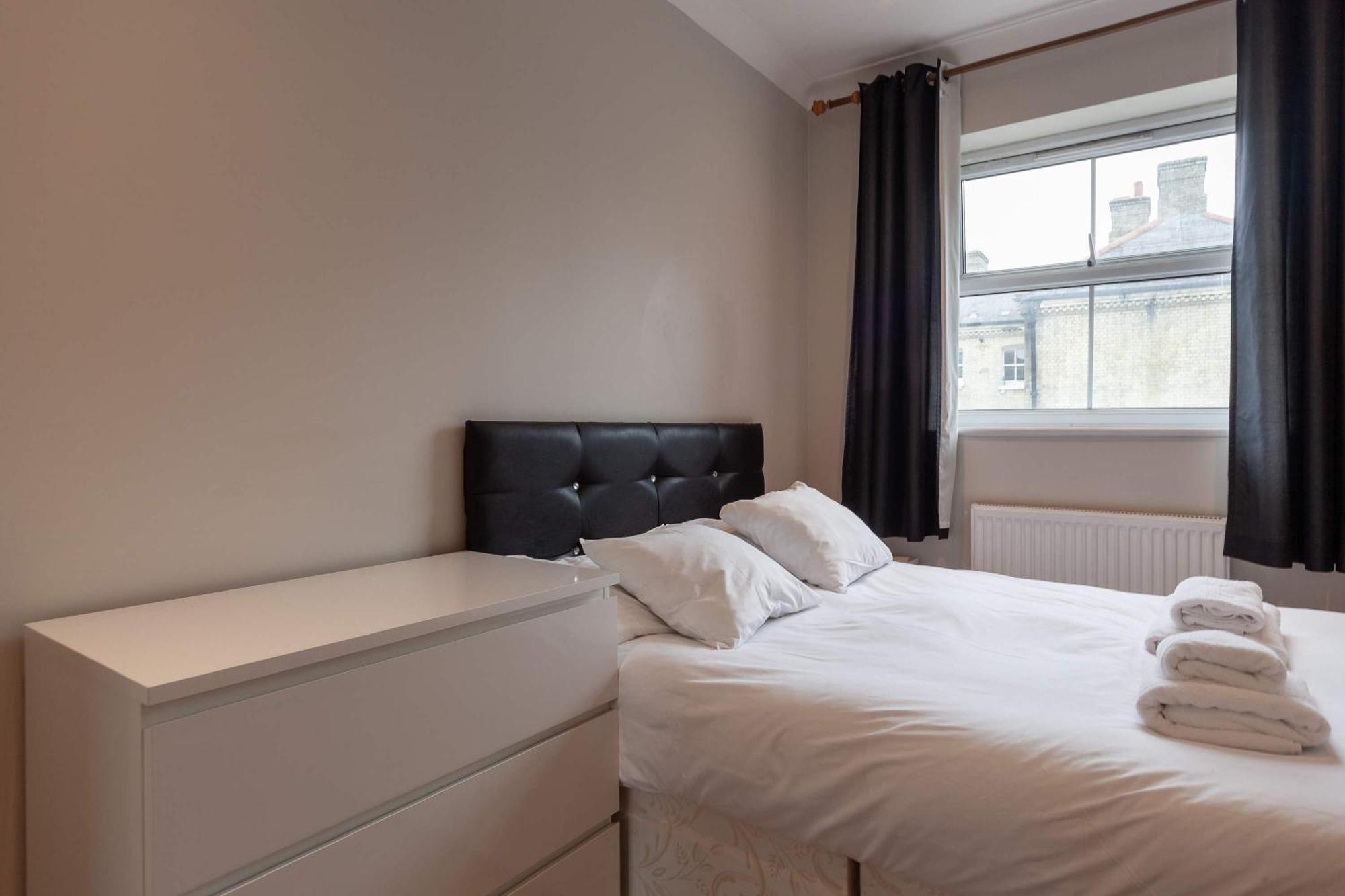 Spacious And Bright 2 Bed Tower Bridge Lägenhet