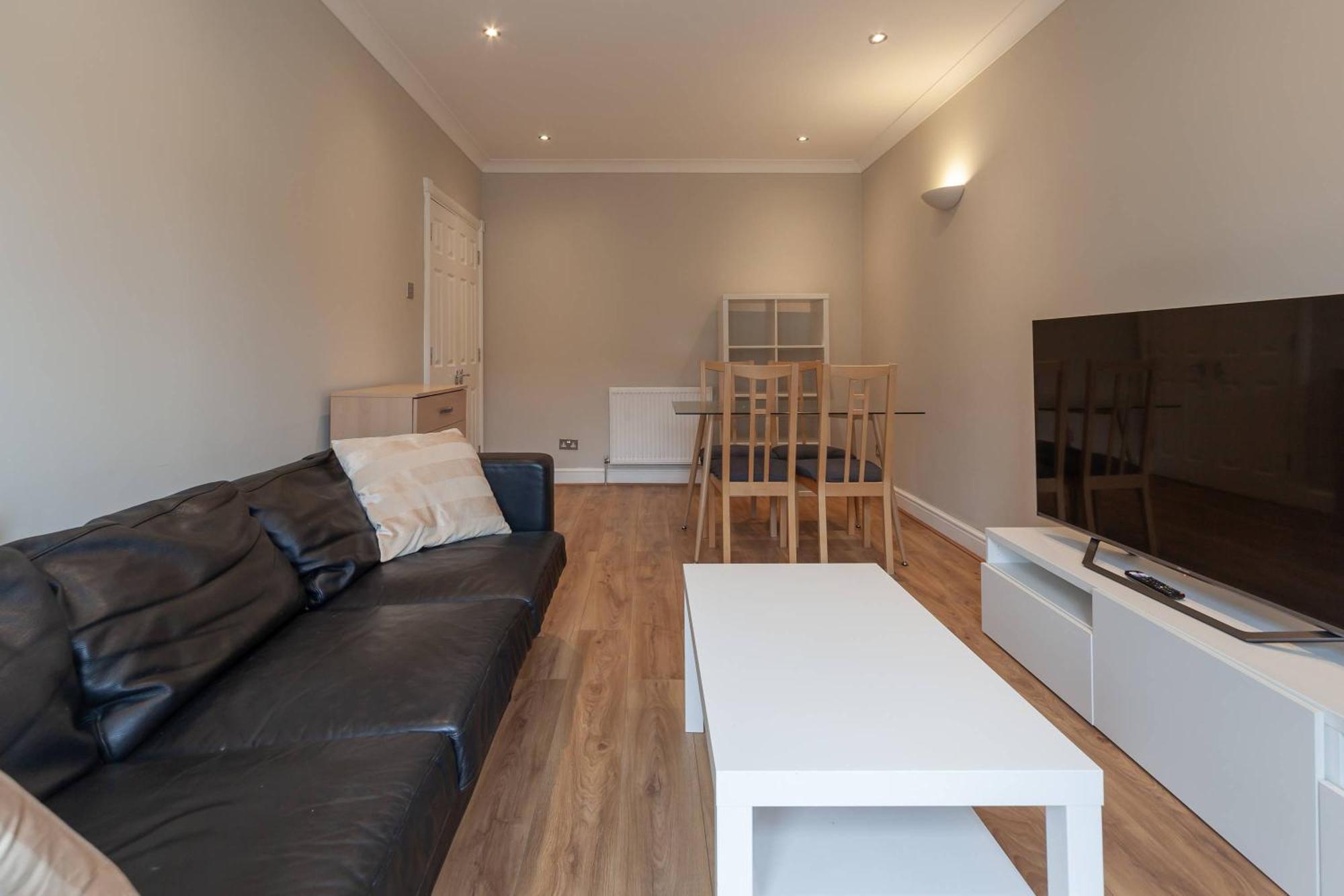 Spacious And Bright 2 Bed Tower Bridge Lägenhet London